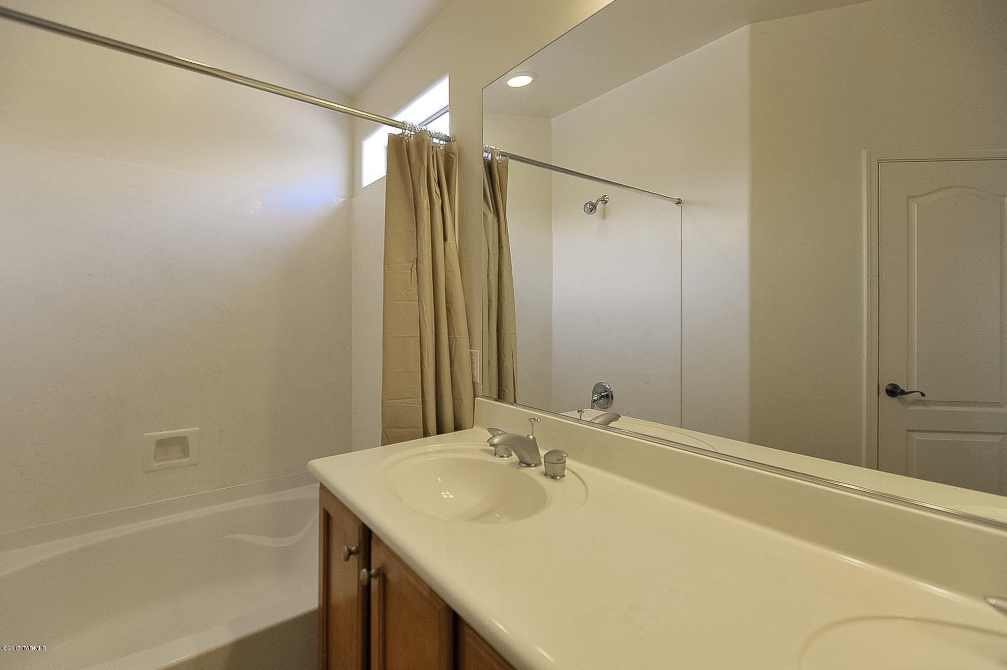 Valencia Reserve (1-326) - Residential Lease