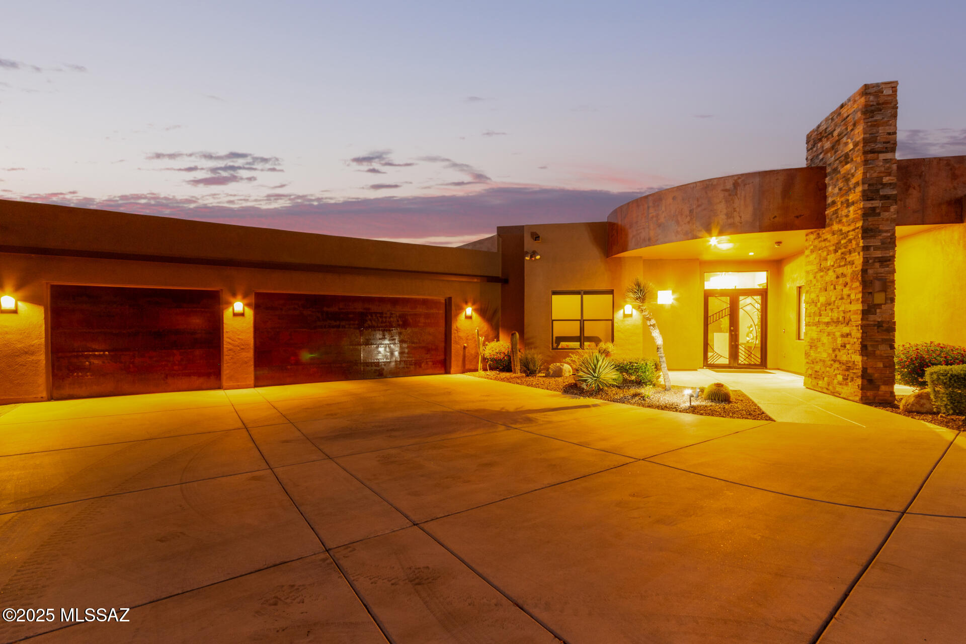 532 W Silhouette Ridge Place
