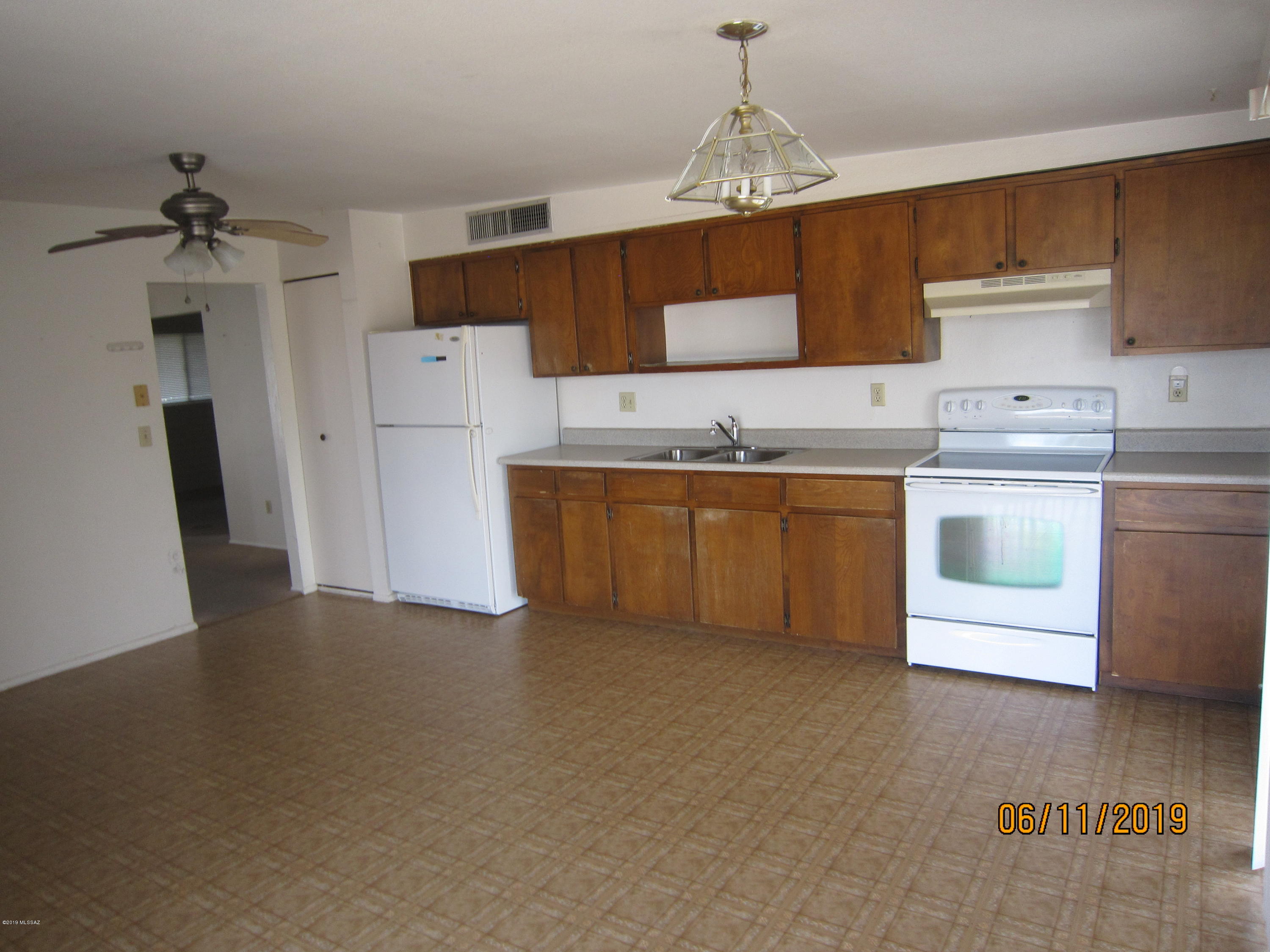 Lakeside NO. 6 (1-81) - Residential Lease