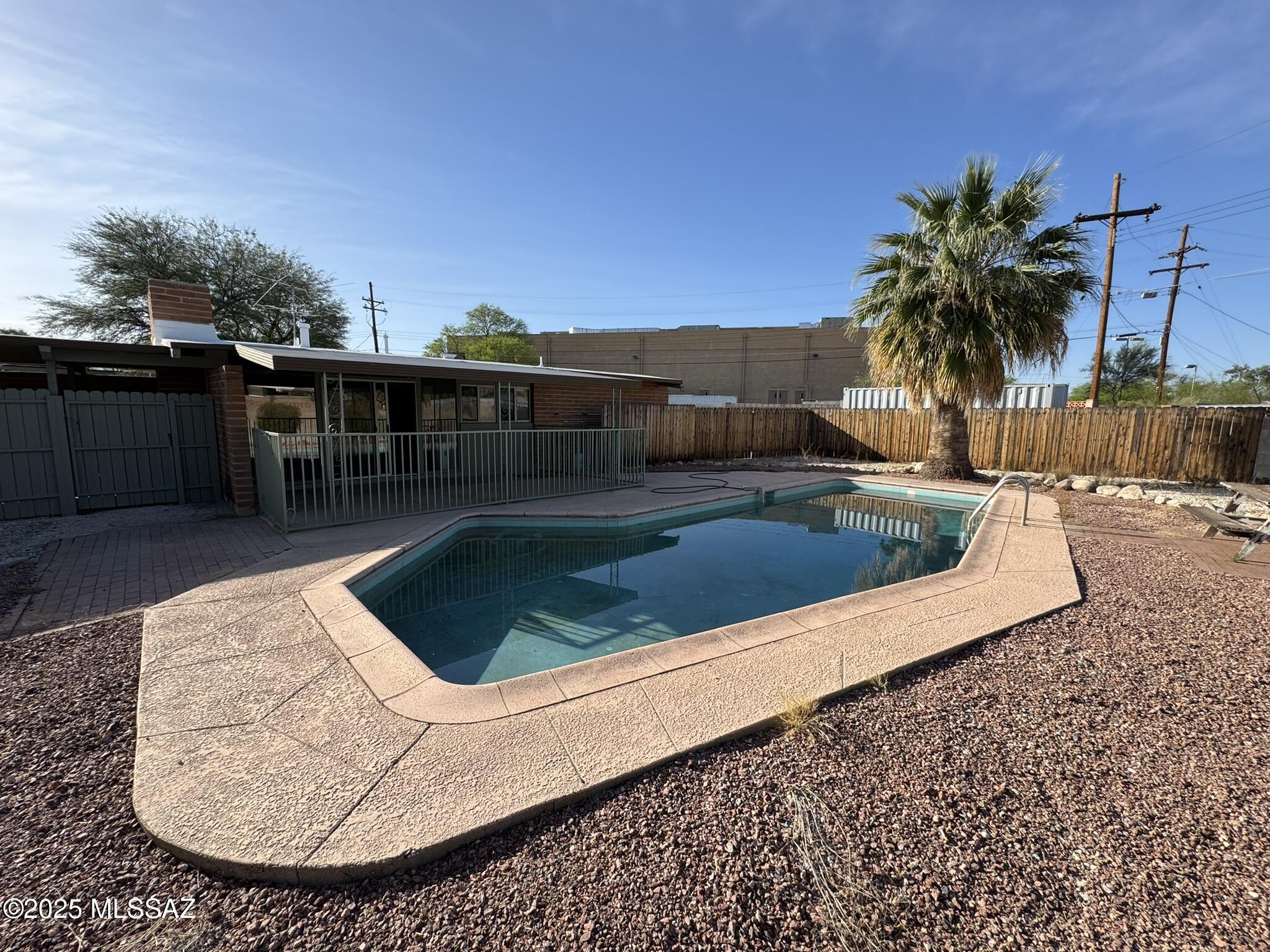 8724 E Lancaster Road