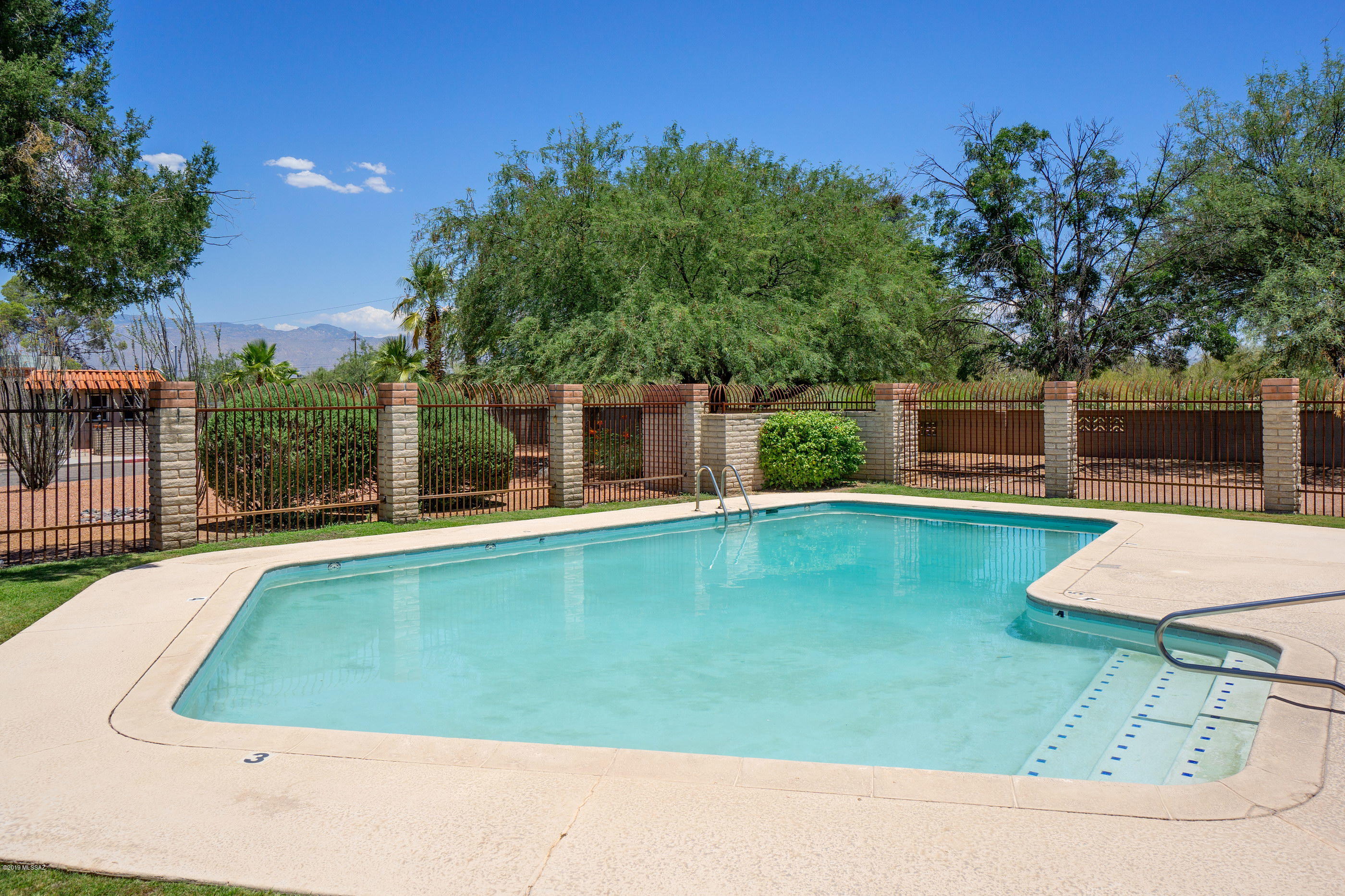 Rolling Hills Towne House - Residential