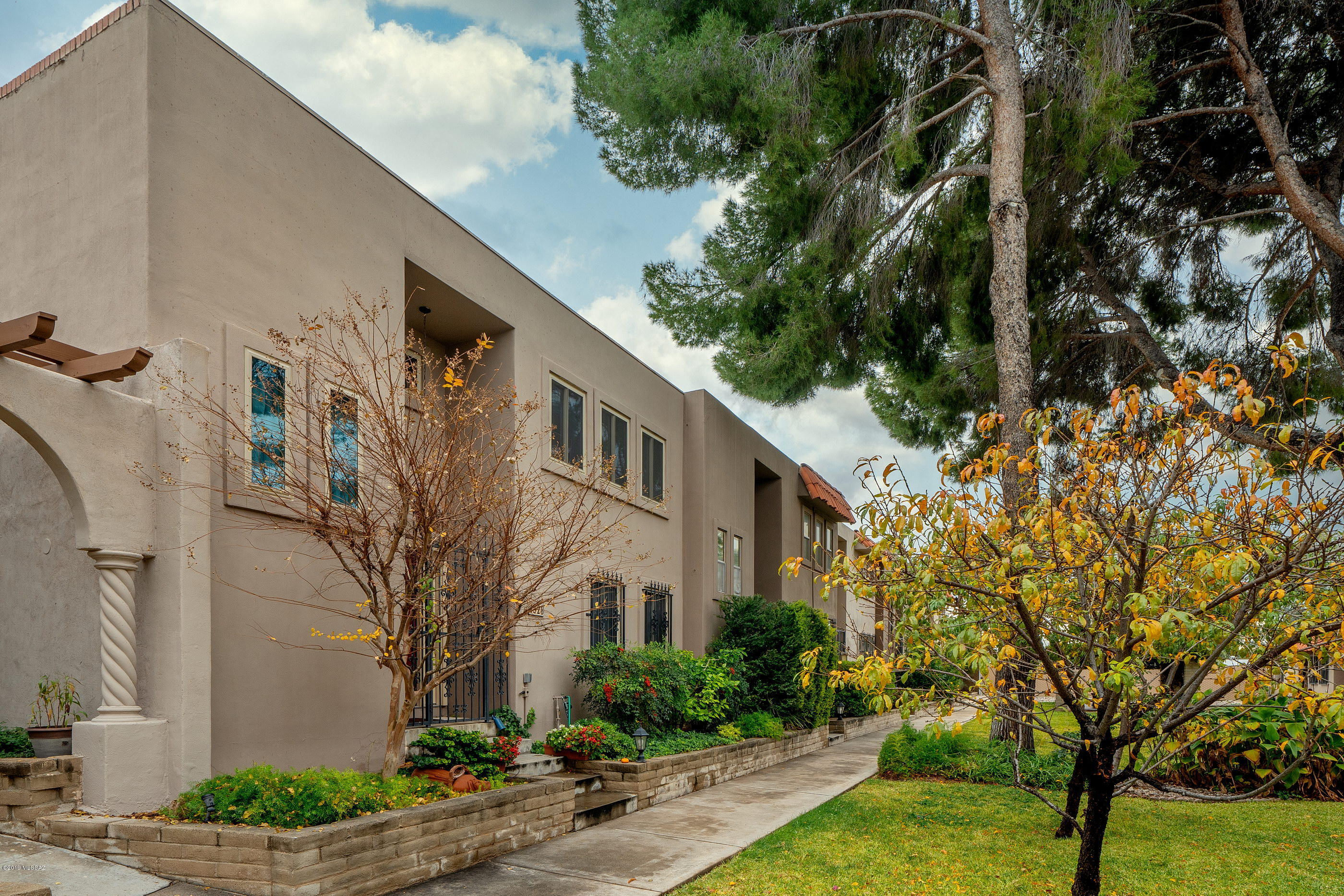 Rolling Hills Towne House - Residential