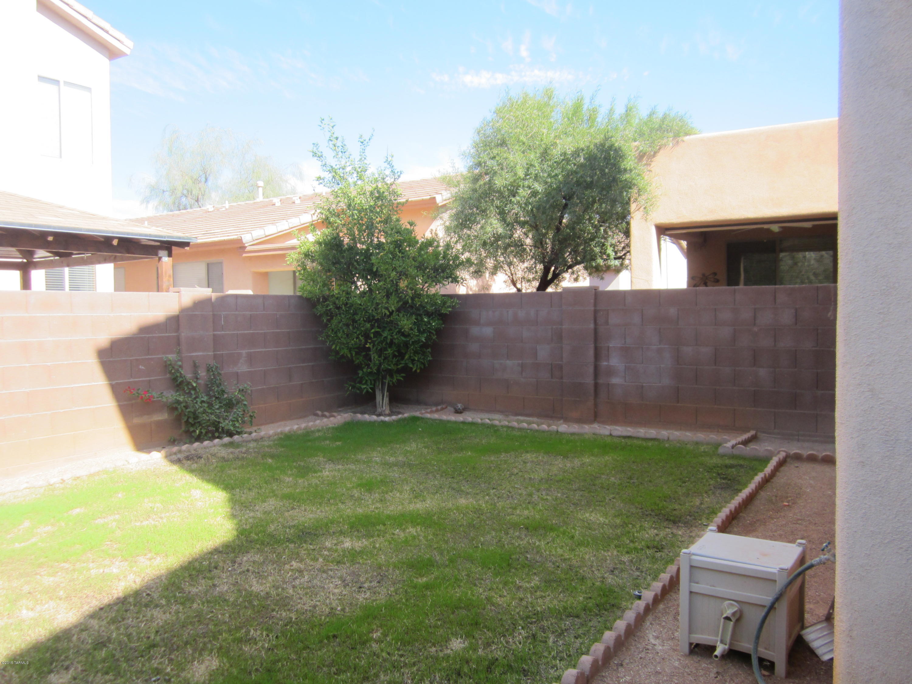 Hacienda Del Rio (1-118) - Residential Lease