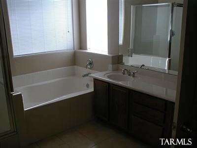 Hacienda Del Rio (1-118) - Residential Lease
