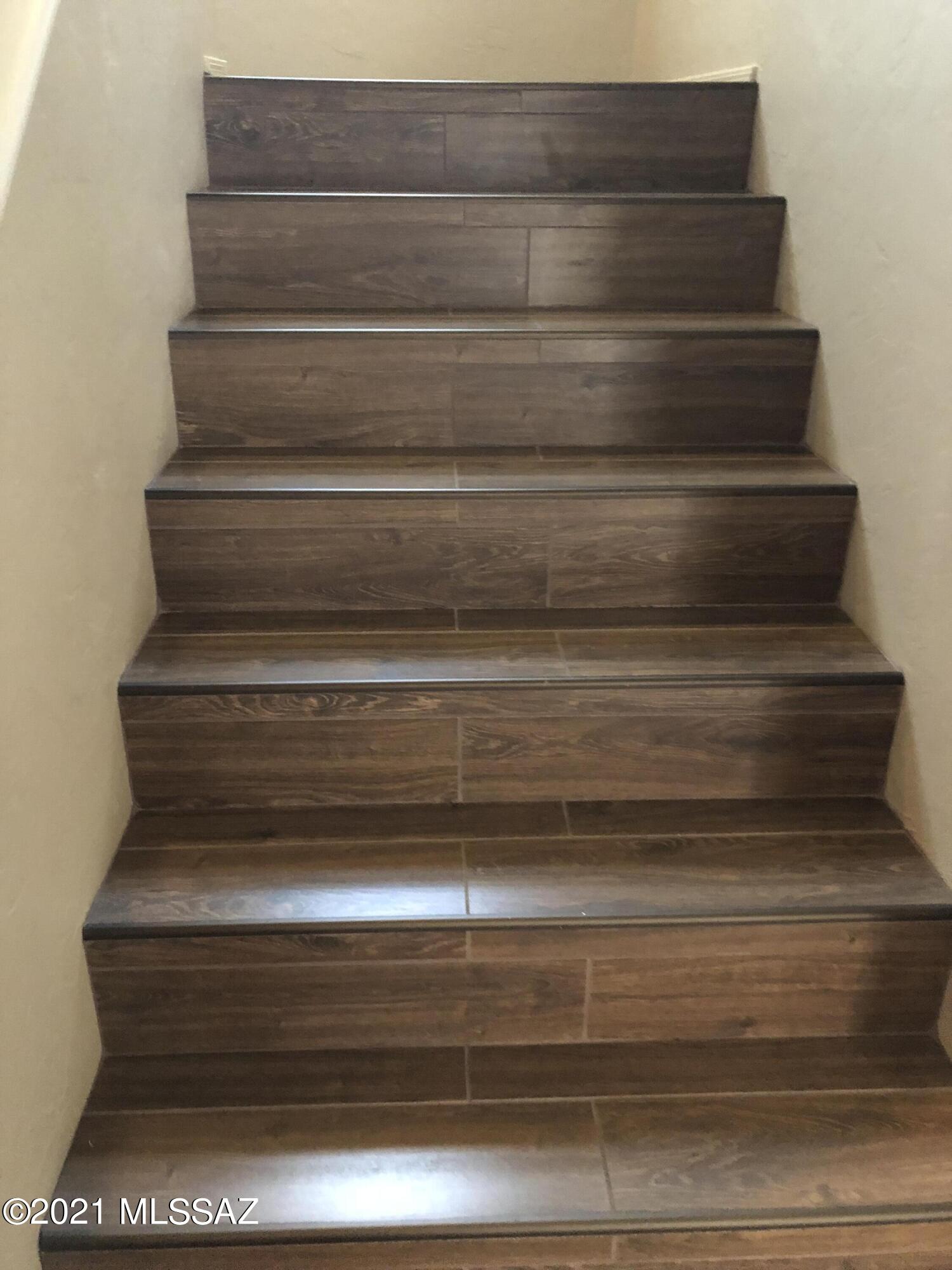 Hacienda Del Rio (1-118) - Residential Lease