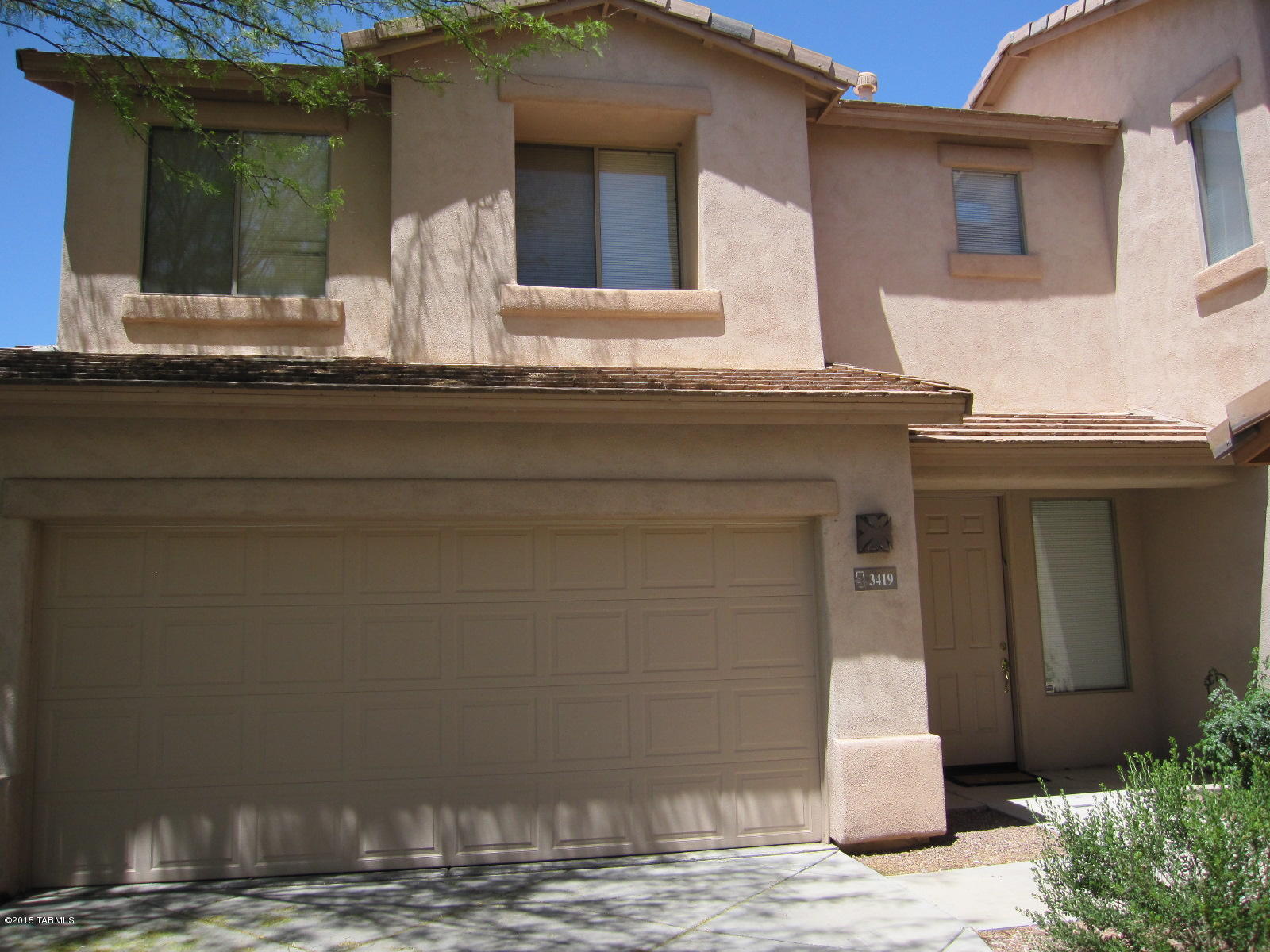 Hacienda Del Rio (1-118) - Residential Lease
