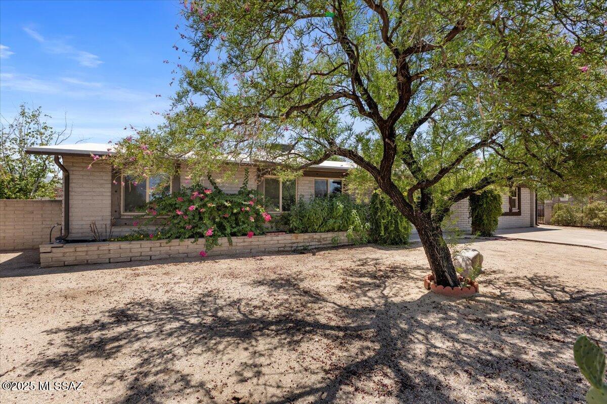 3214 W Bartlett Place