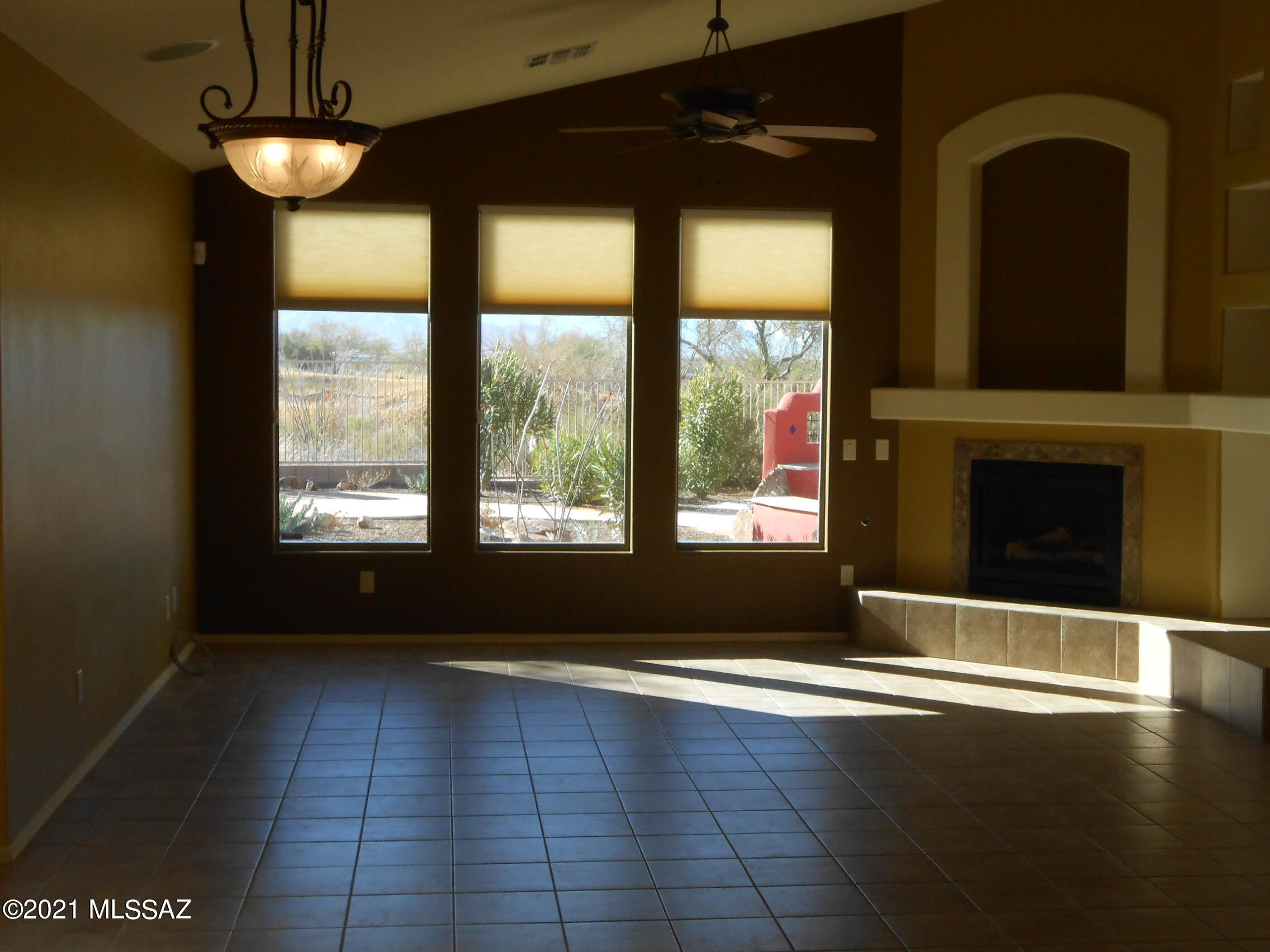 Rancho Del Lago (389-465) - Residential Lease