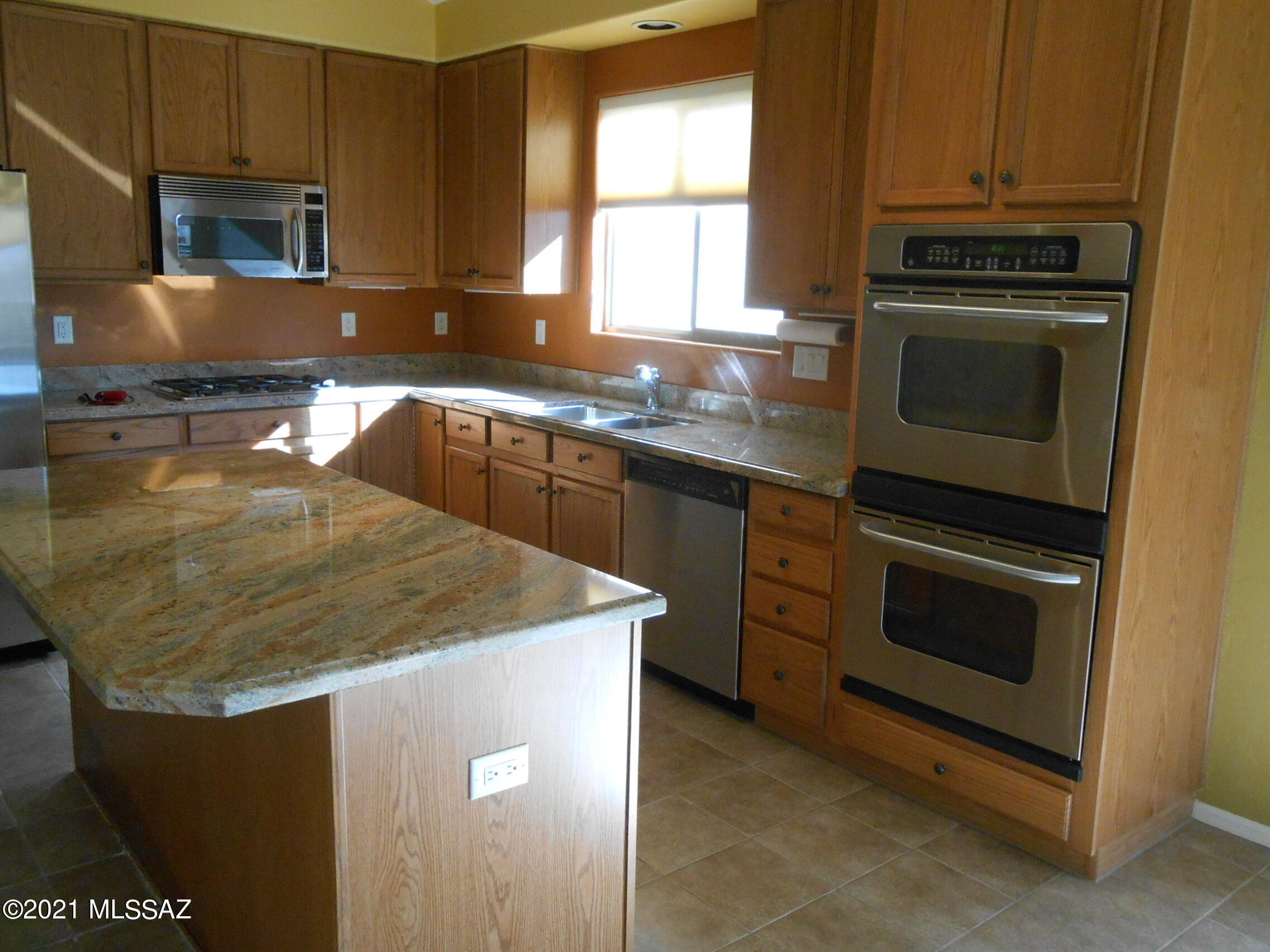 Rancho Del Lago (389-465) - Residential Lease