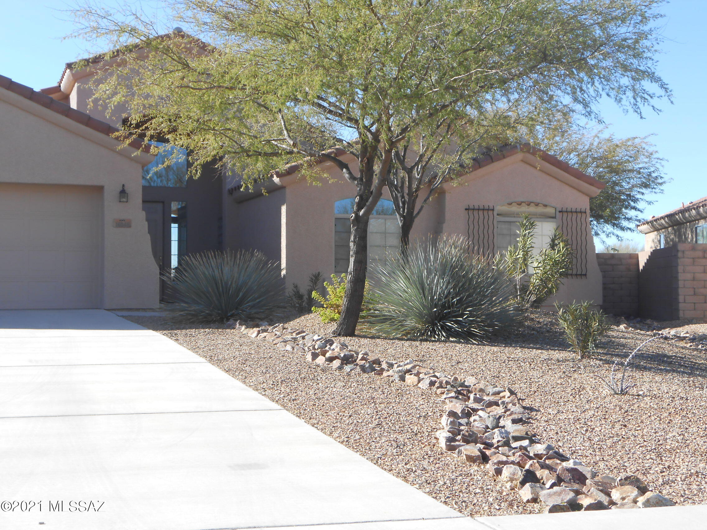 Rancho Del Lago (389-465) - Residential Lease