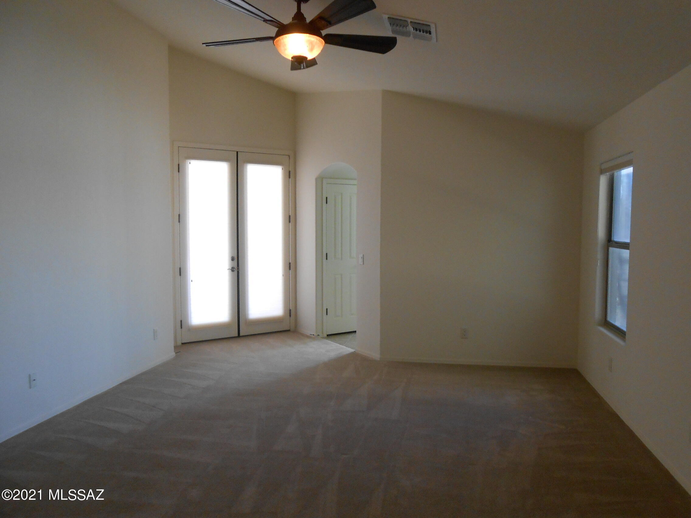 Rancho Del Lago (389-465) - Residential Lease