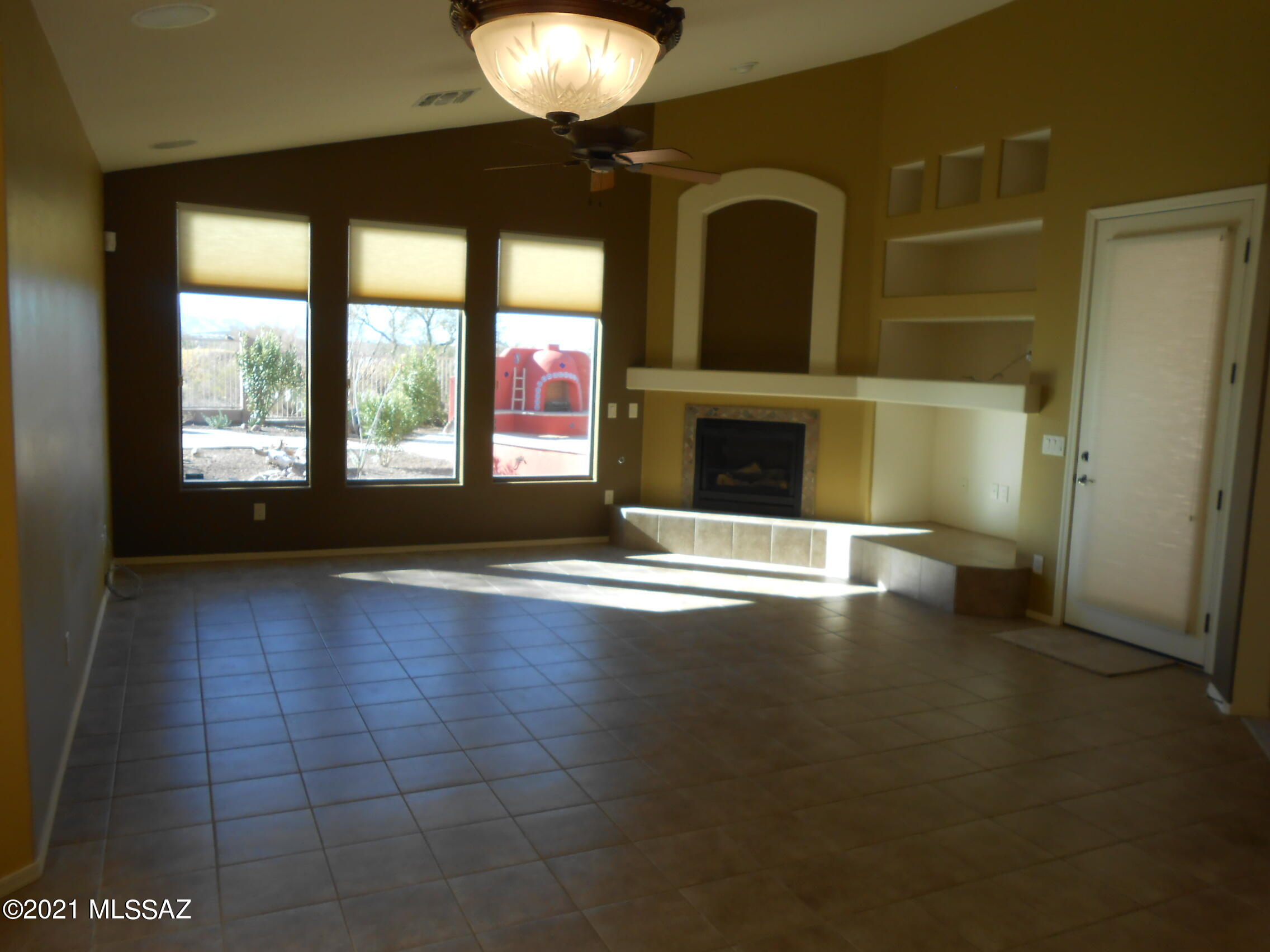 Rancho Del Lago (389-465) - Residential Lease