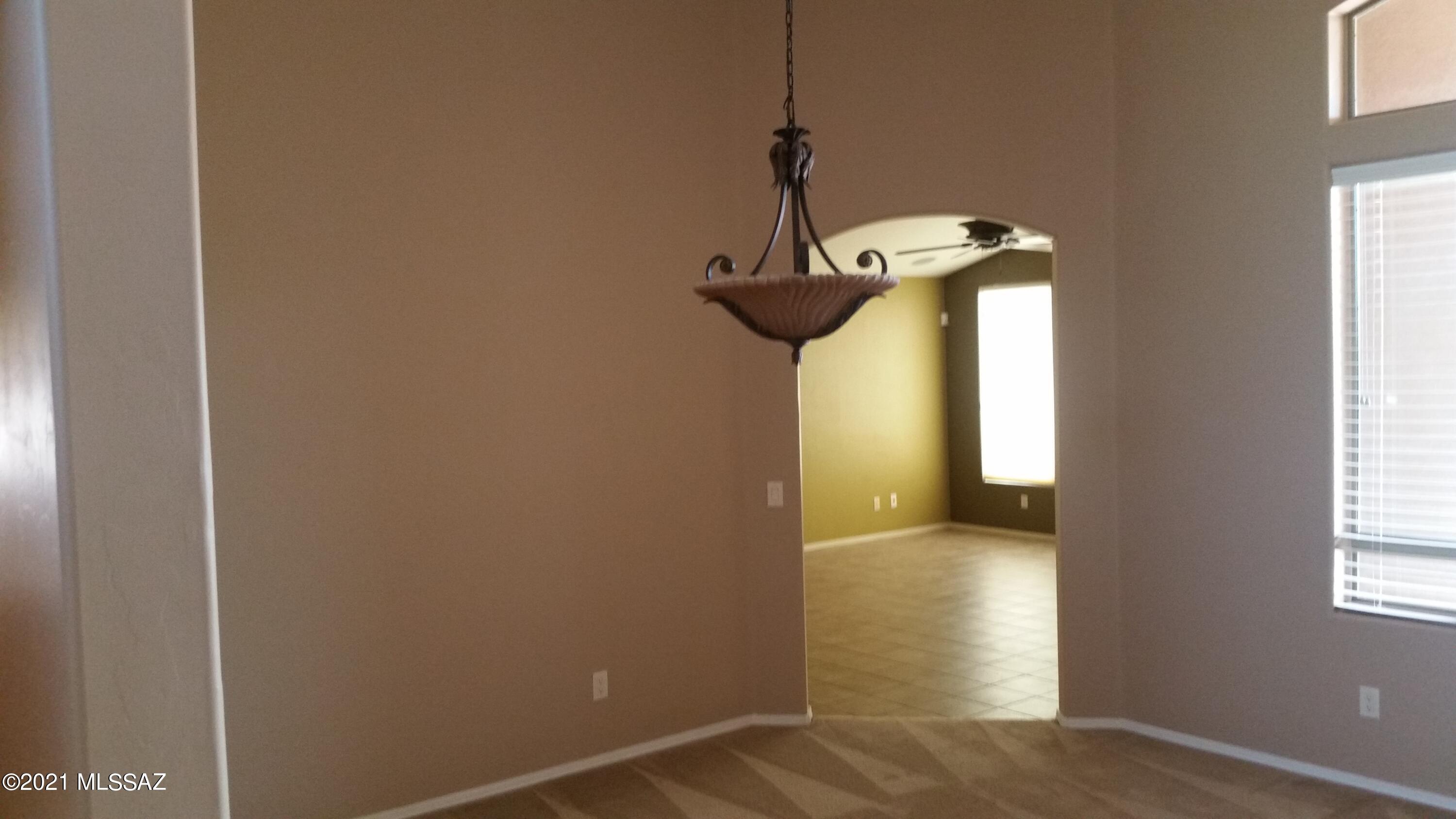 Rancho Del Lago (389-465) - Residential Lease