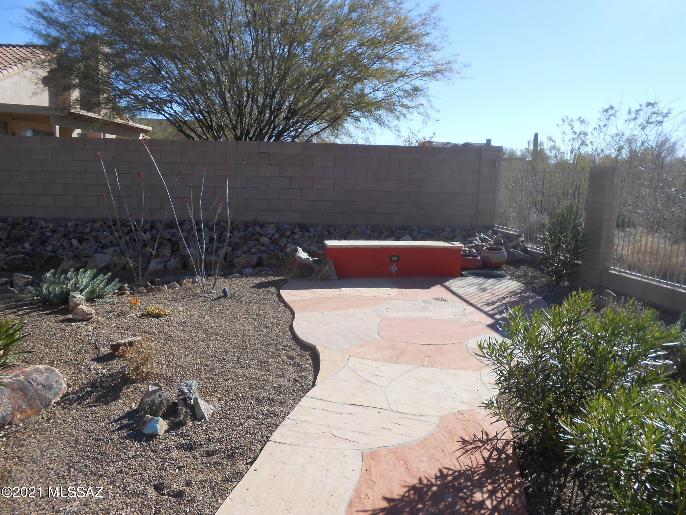 Rancho Del Lago (389-465) - Residential Lease