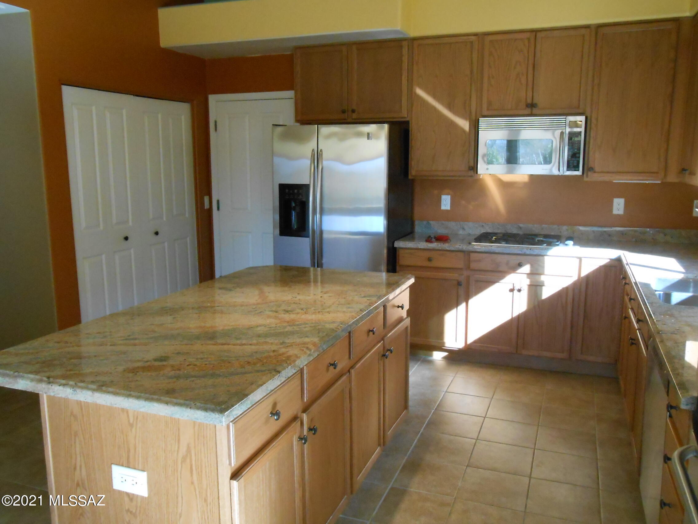 Rancho Del Lago (389-465) - Residential Lease