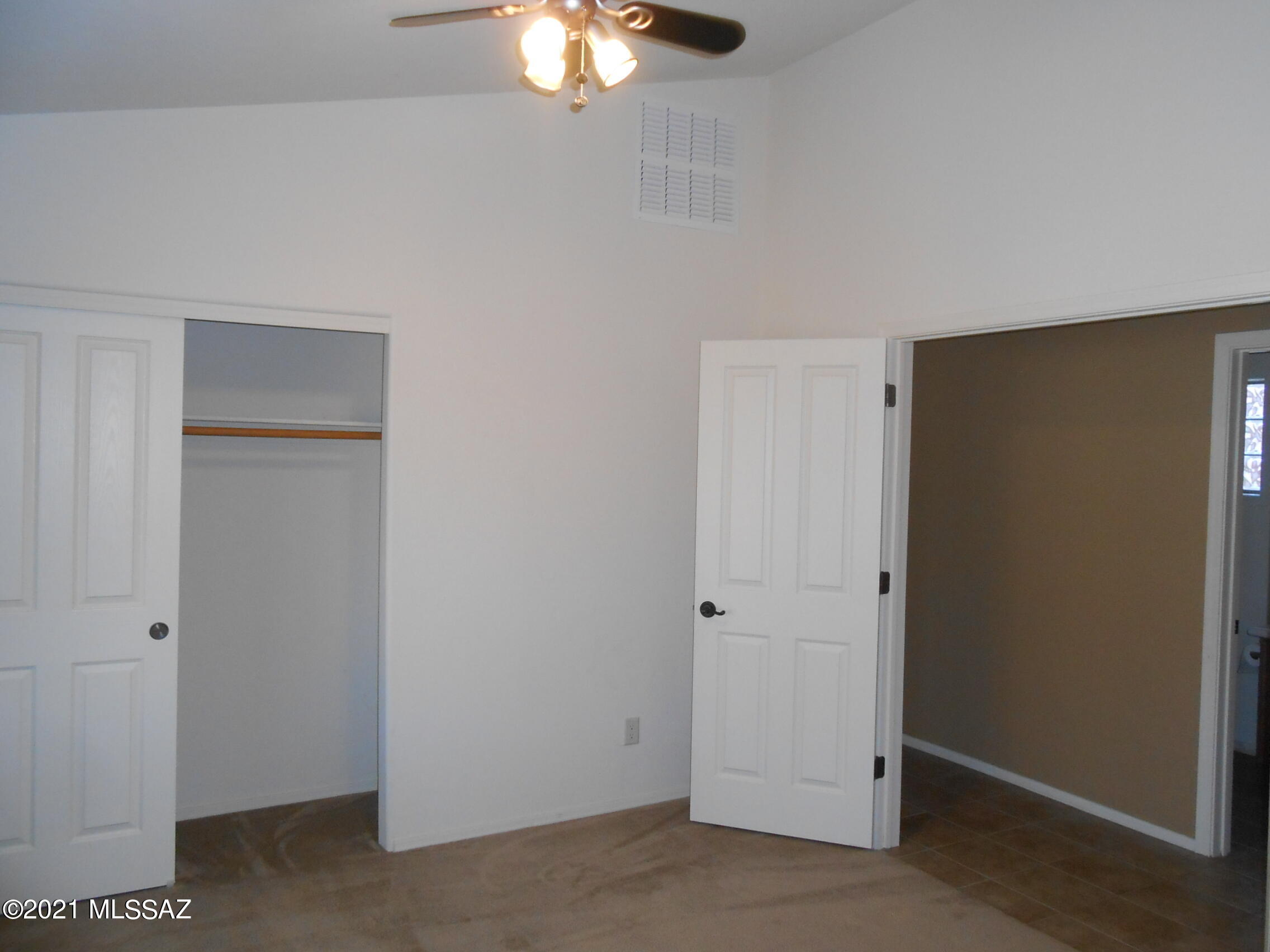 Rancho Del Lago (389-465) - Residential Lease