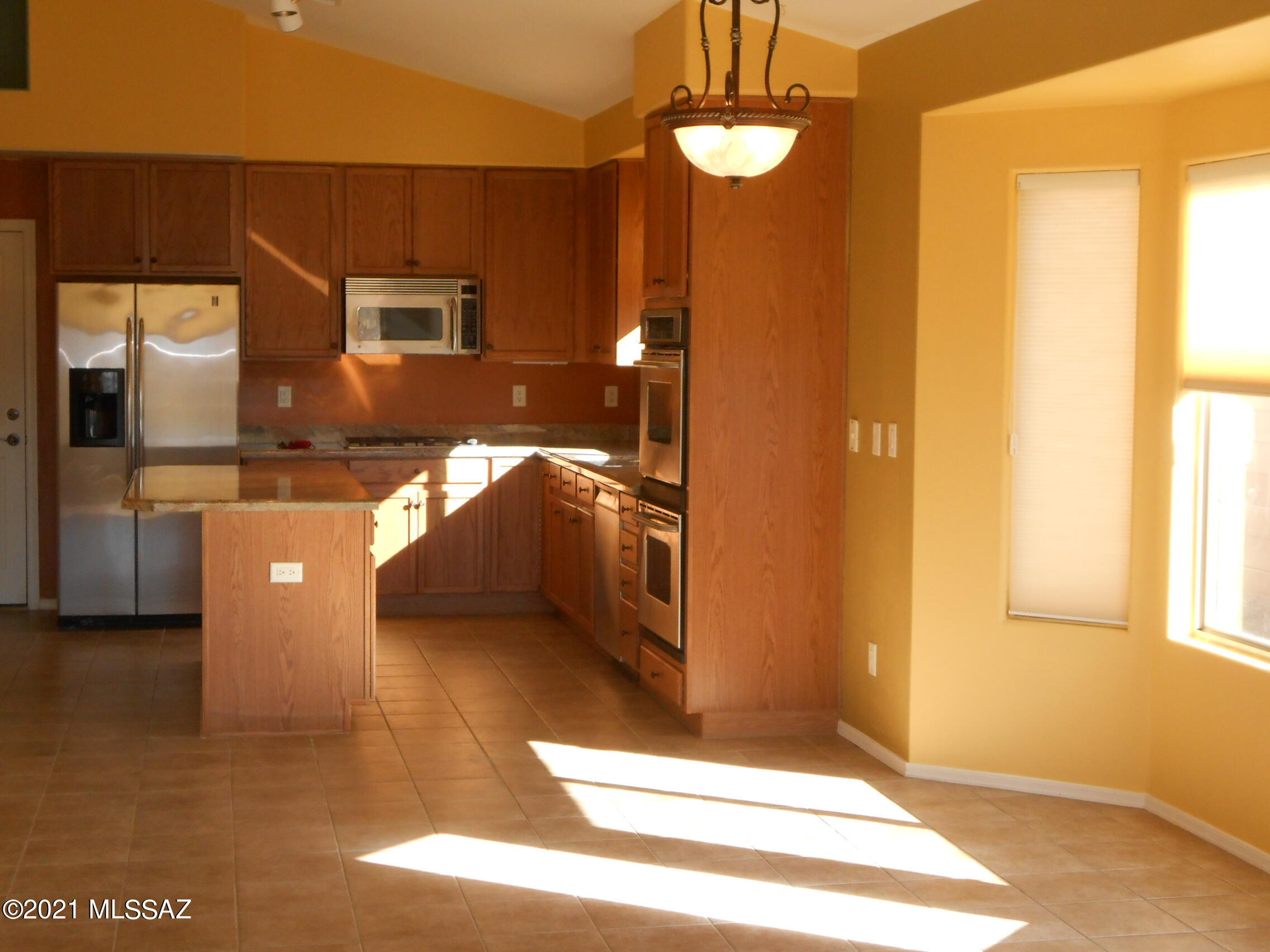 Rancho Del Lago (389-465) - Residential Lease