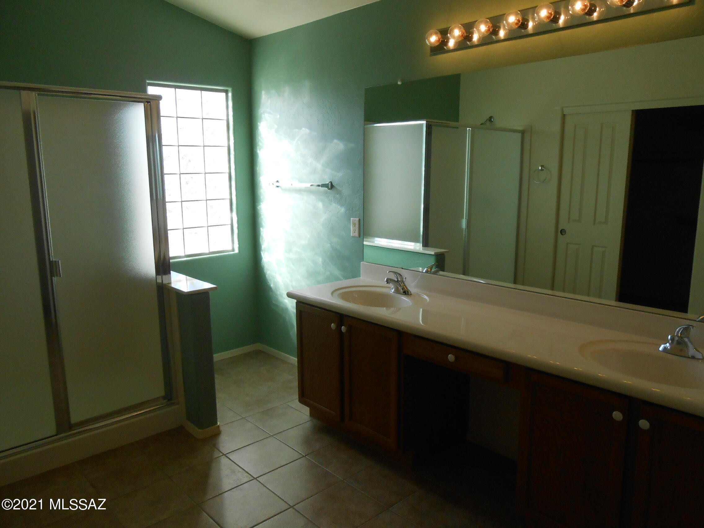Rancho Del Lago (389-465) - Residential Lease
