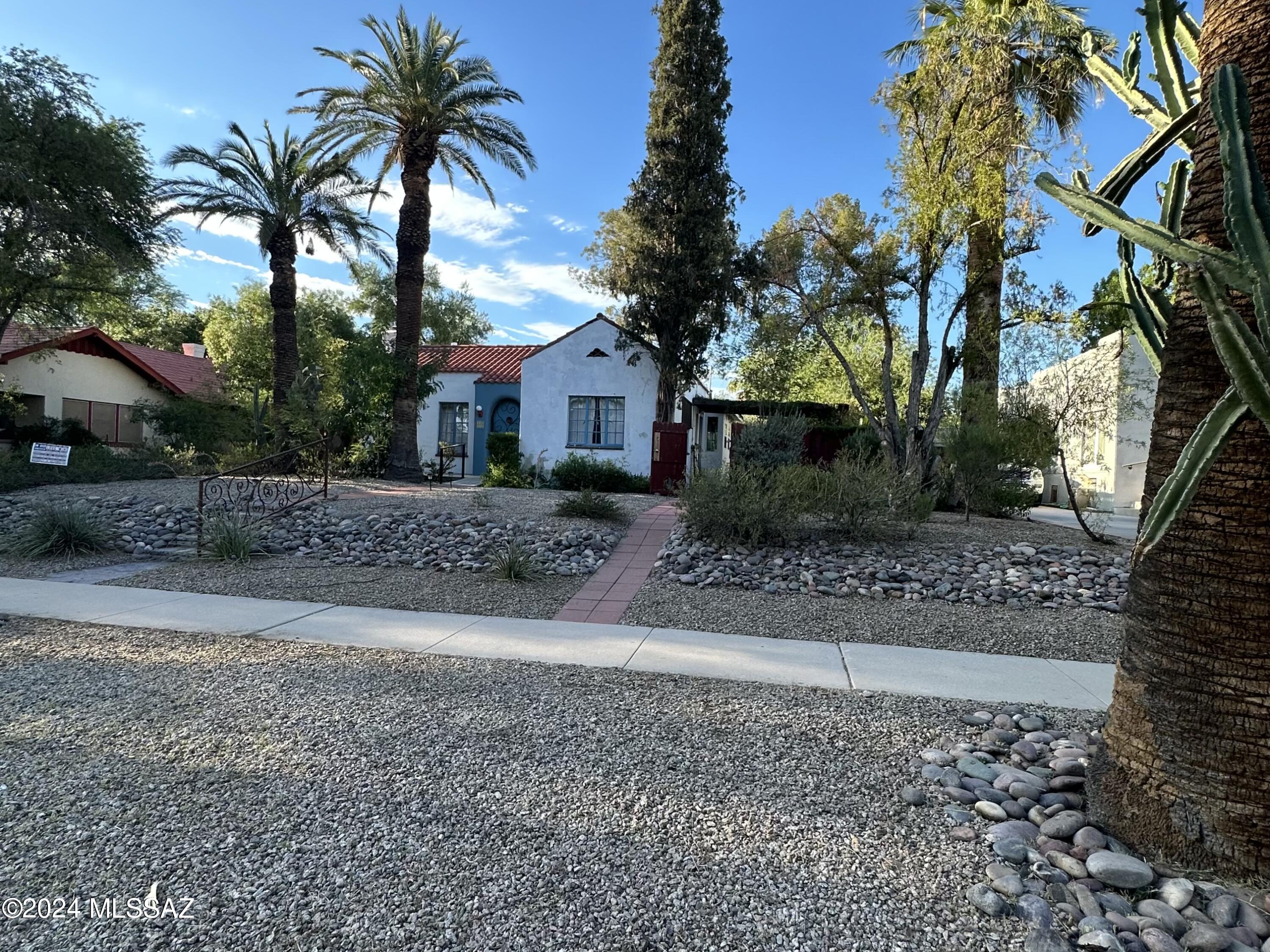 University Manor - Residential