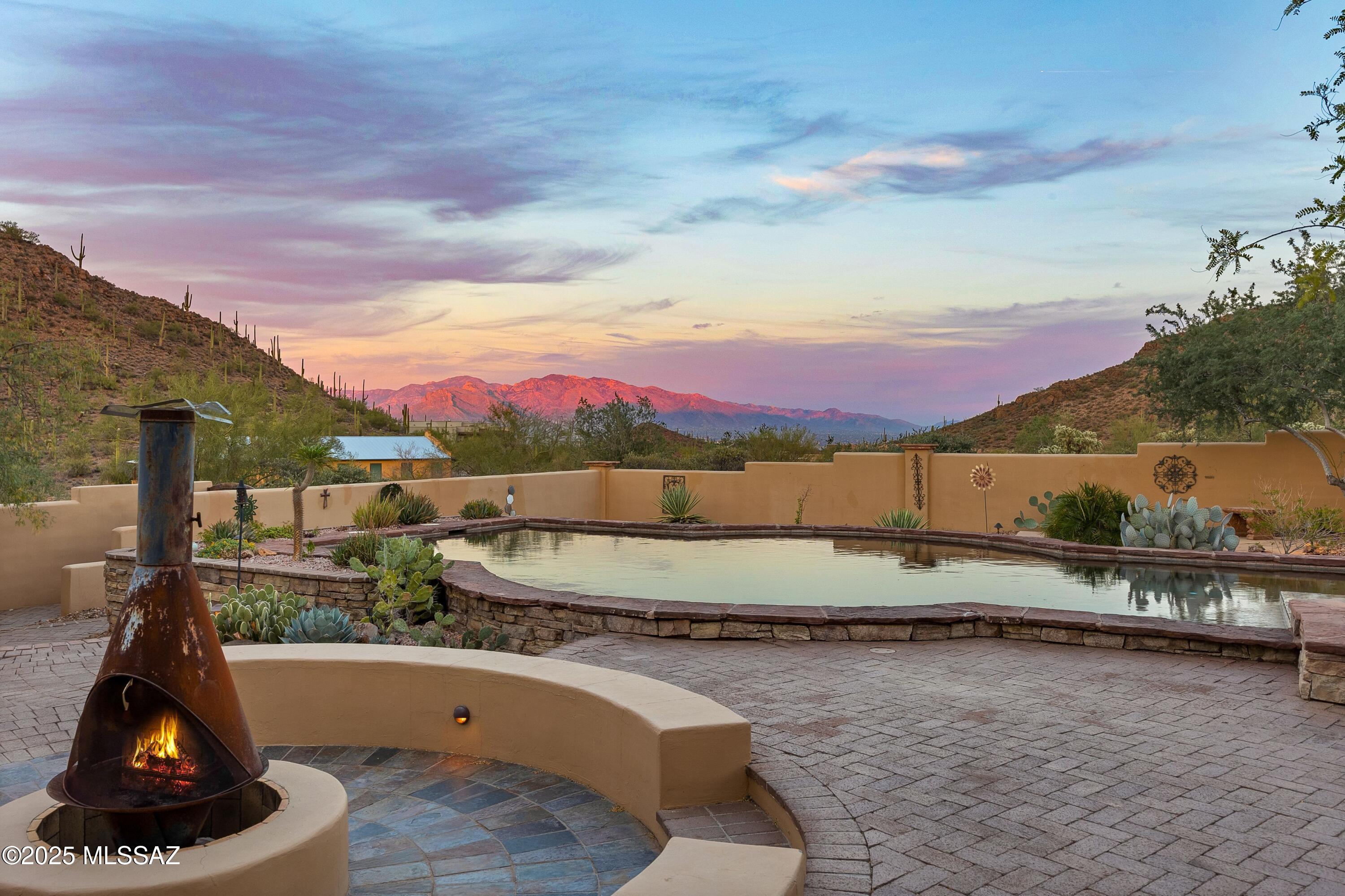 6539 W El Camino Del Cerro