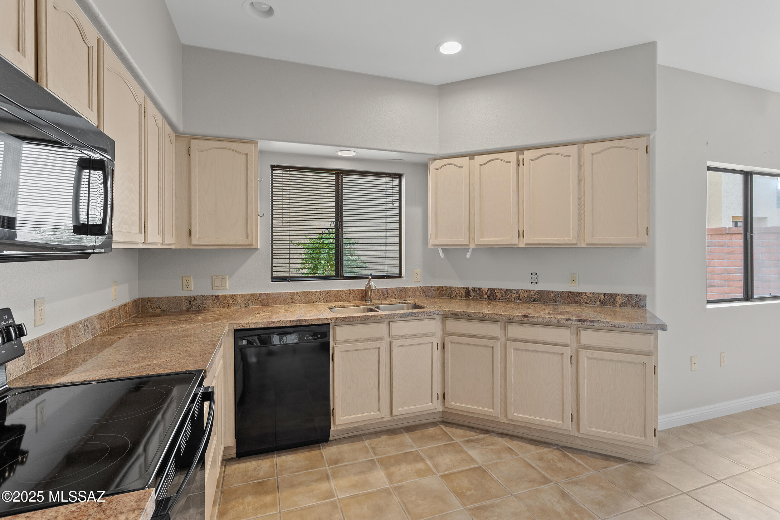San Ignacio Vistas (101-113,224-228) - Residential