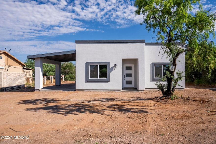 In search of a modern new build? Look no further. This home features an open concept floor plan, with 1,391 SQ FT of livable space, ceramic tile floors, quartz countertops, 9 foot ceilings, custom white kitchen cabinets, stainless steel appliances, tile showers, and dark tone finishes. Prime location near schools, church, gym, supermarkets, restaurants and 6 minute drive from Interstate-19 is an added bonus to this incredible property. Come take a look!