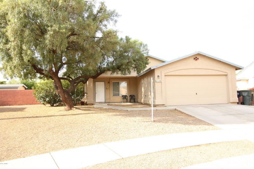 Wonderful 4 bed 2 bath in the heart of Rita Ranch near shopping and parks. Easy access to I10 to get across town. Two garage with low maintenance landscaping in front and back. Please call office to schedule viewing.