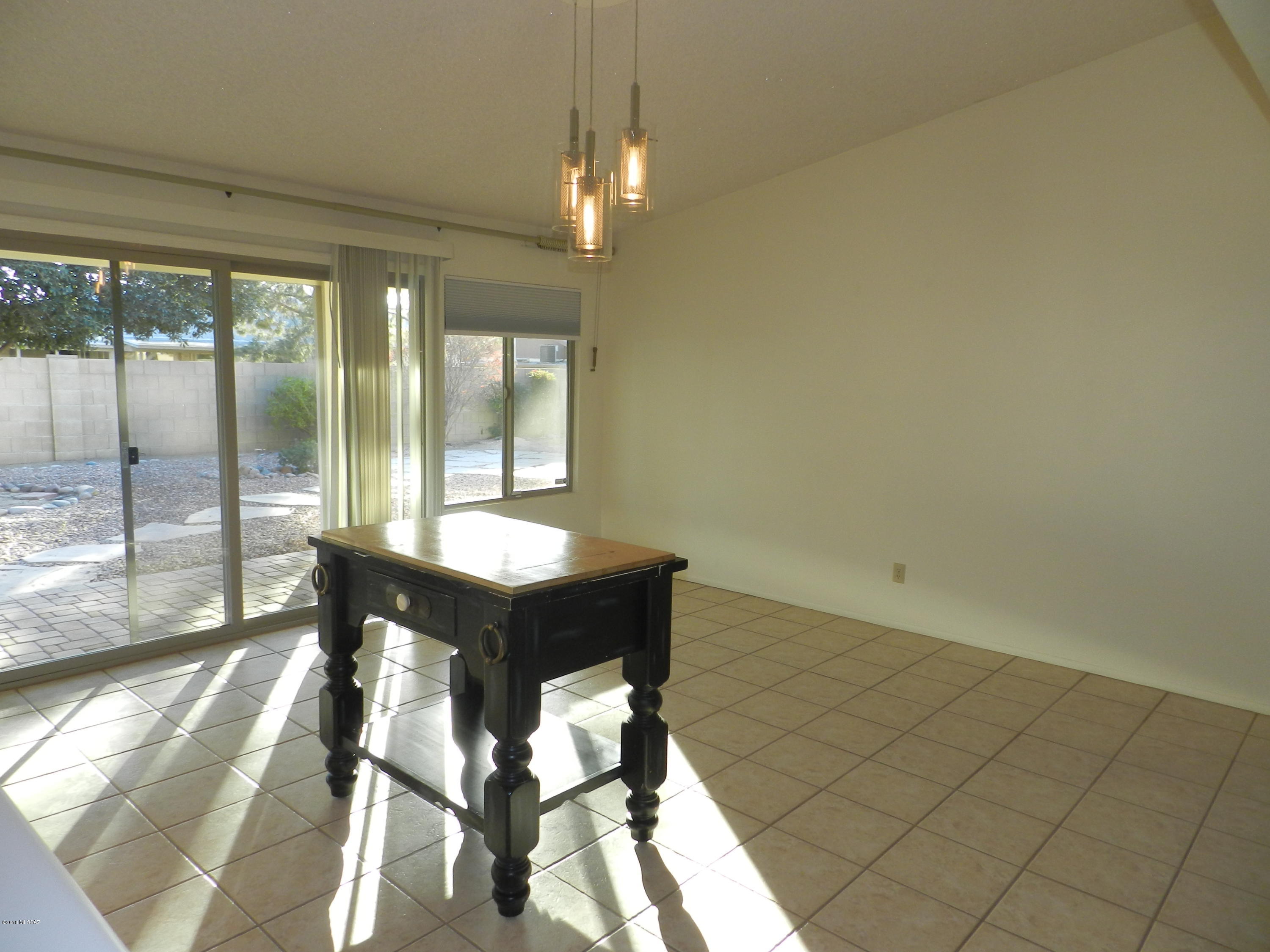 Metropolitan No.1 (60-257) - Residential Lease