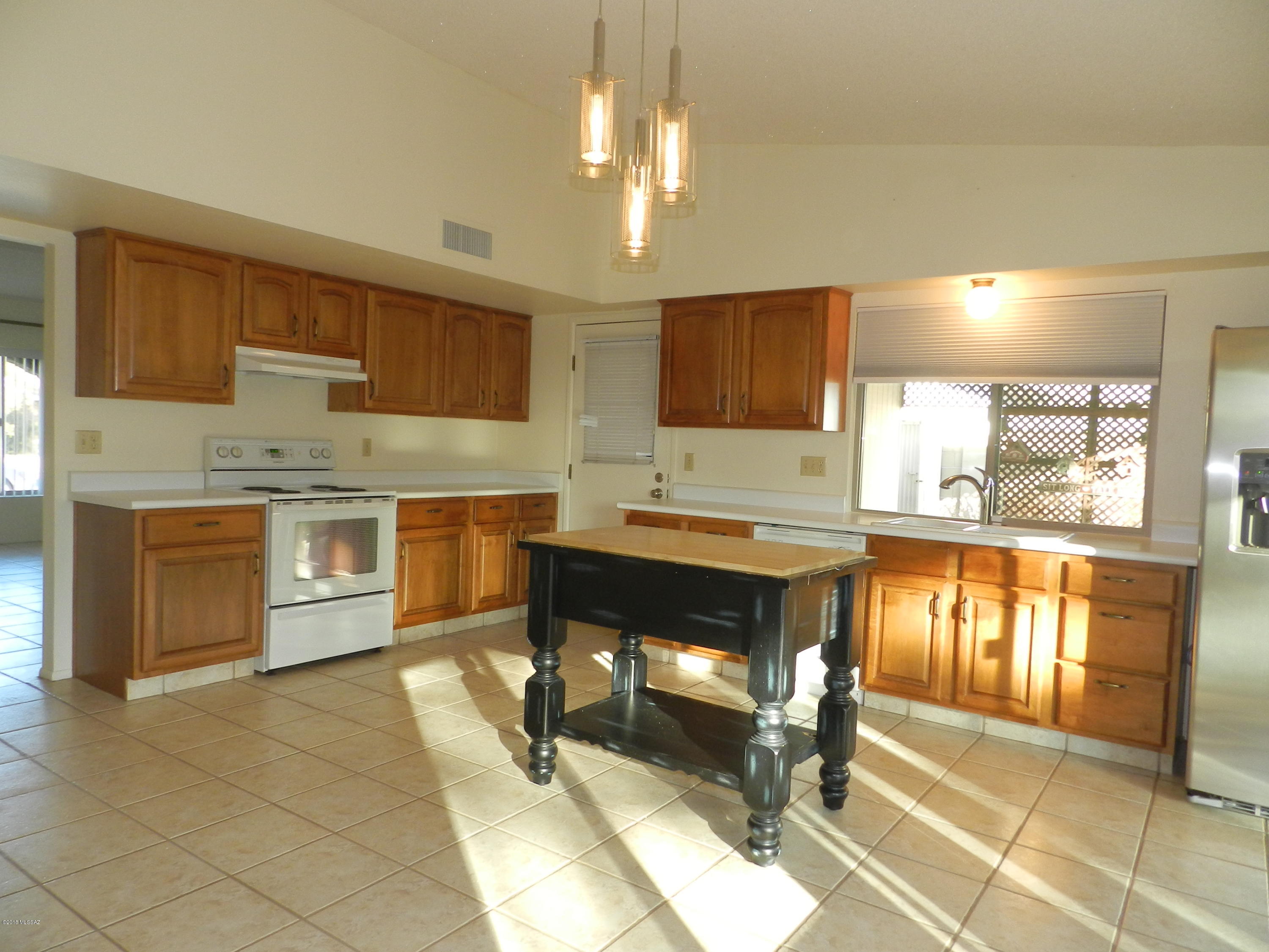 Metropolitan No.1 (60-257) - Residential Lease