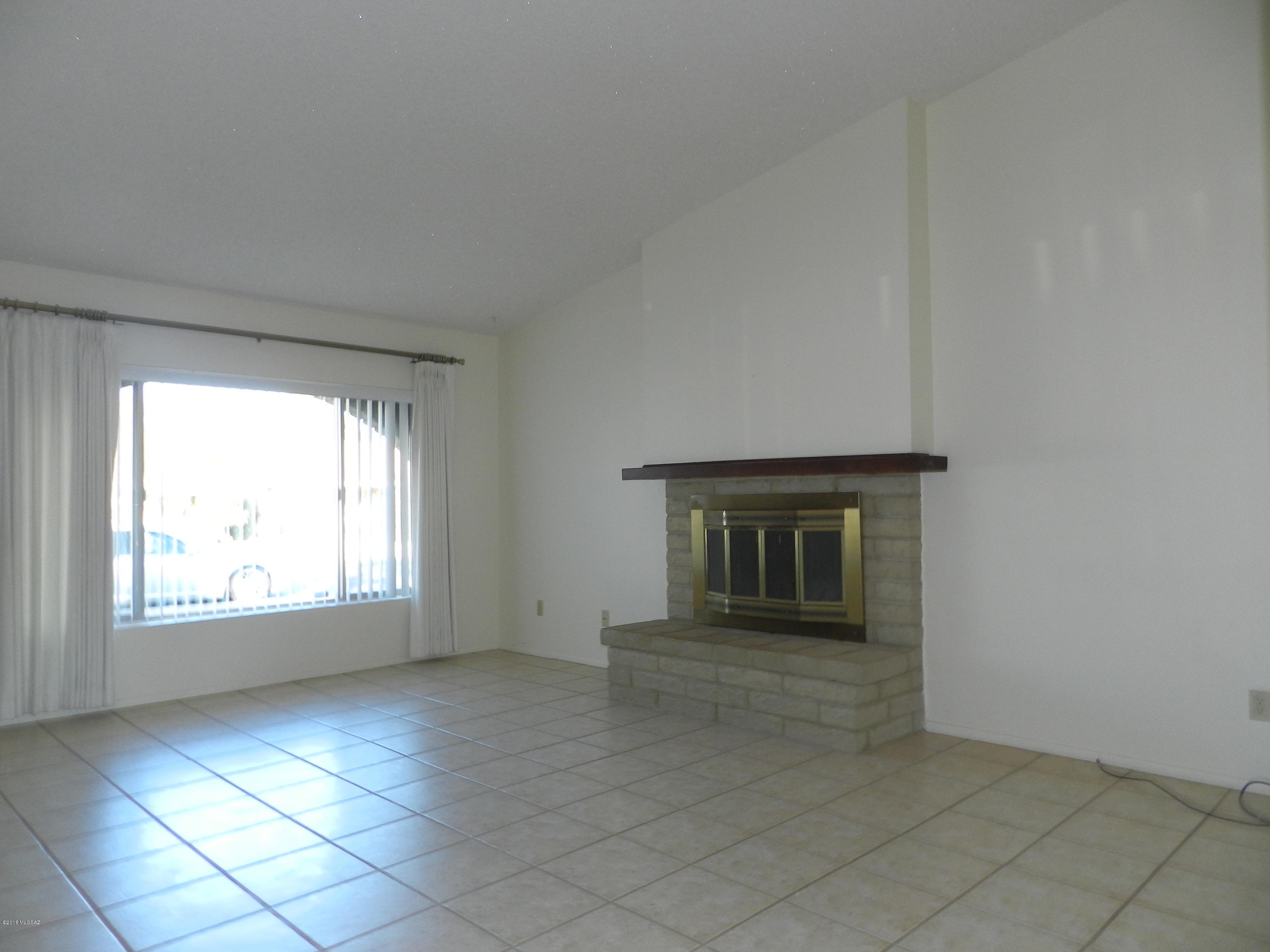 Metropolitan No.1 (60-257) - Residential Lease