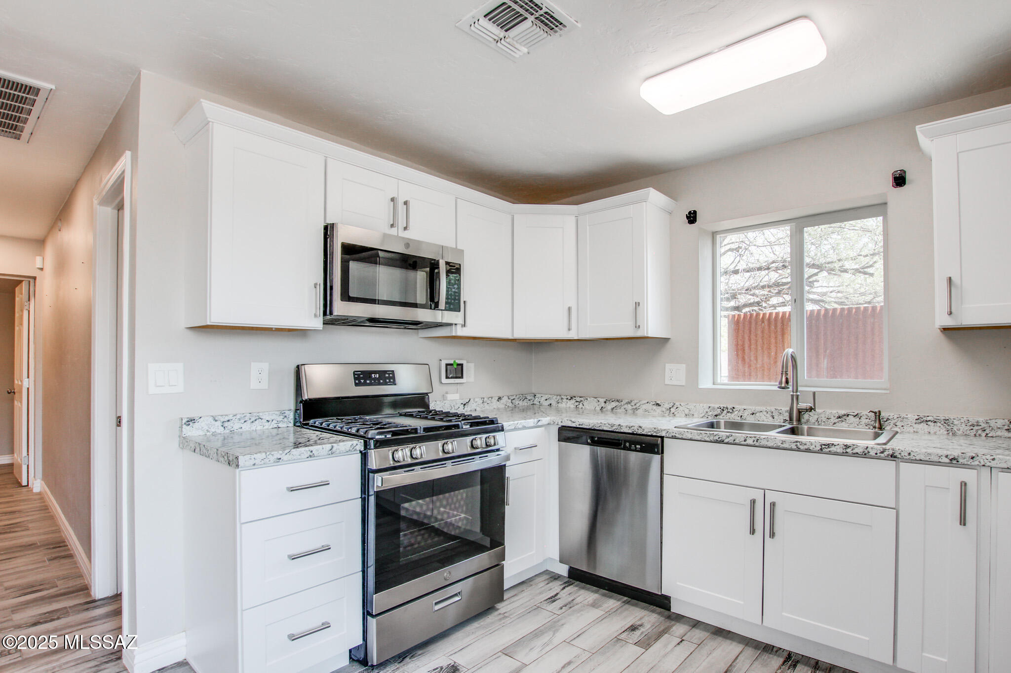 2108 S Hemlock Stravenue
