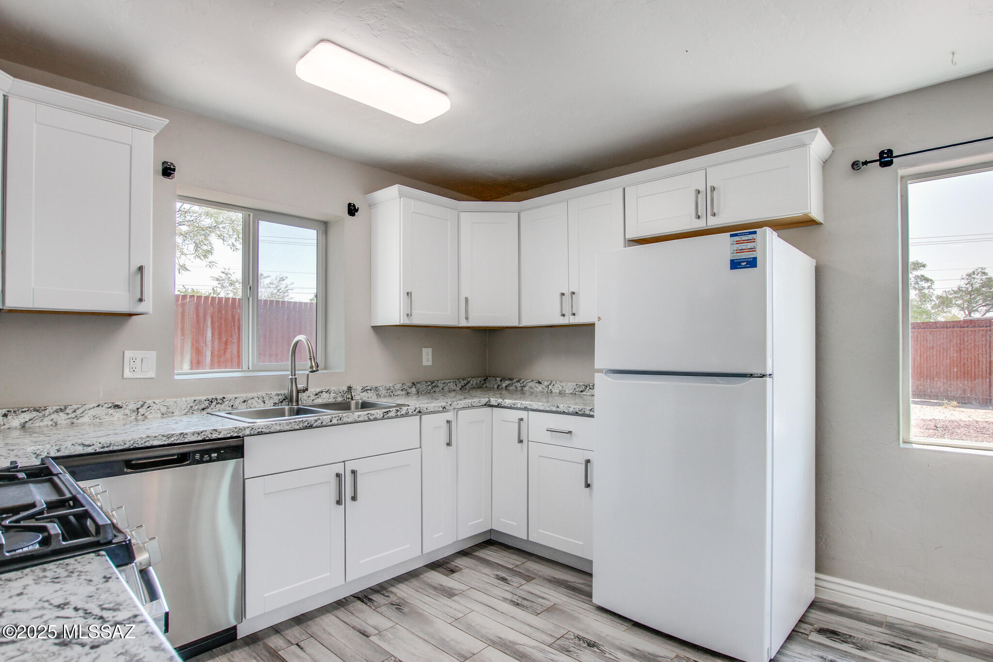 2108 S Hemlock Stravenue