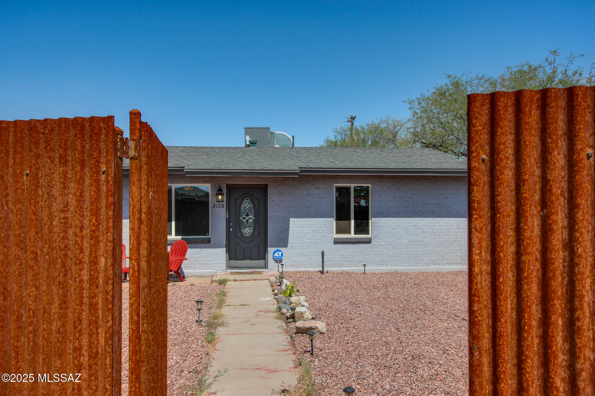 2108 S Hemlock Stravenue