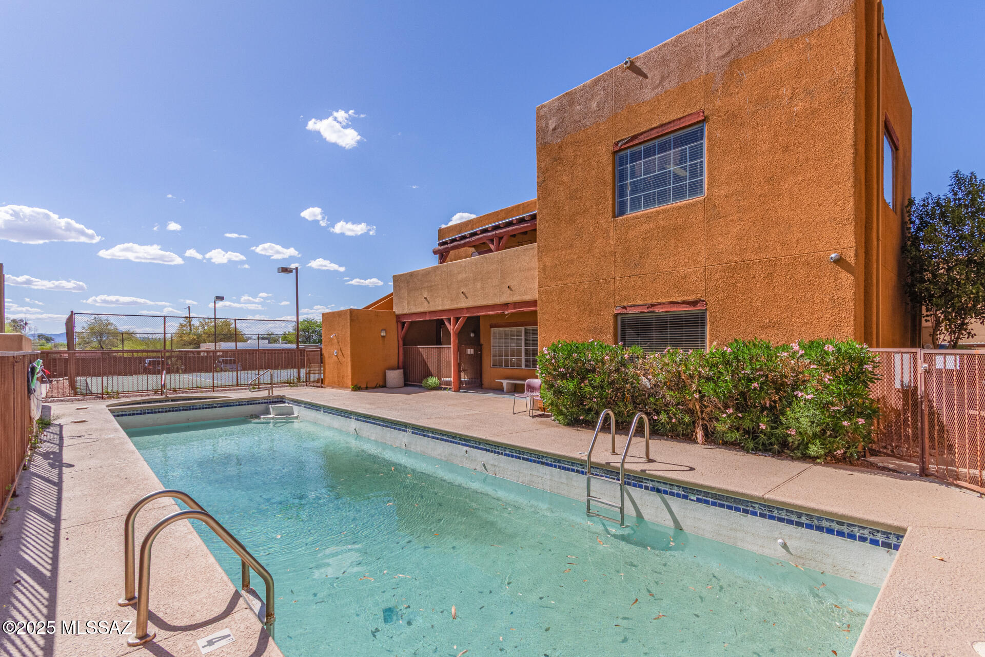 1810 E Blacklidge Drive APT 827