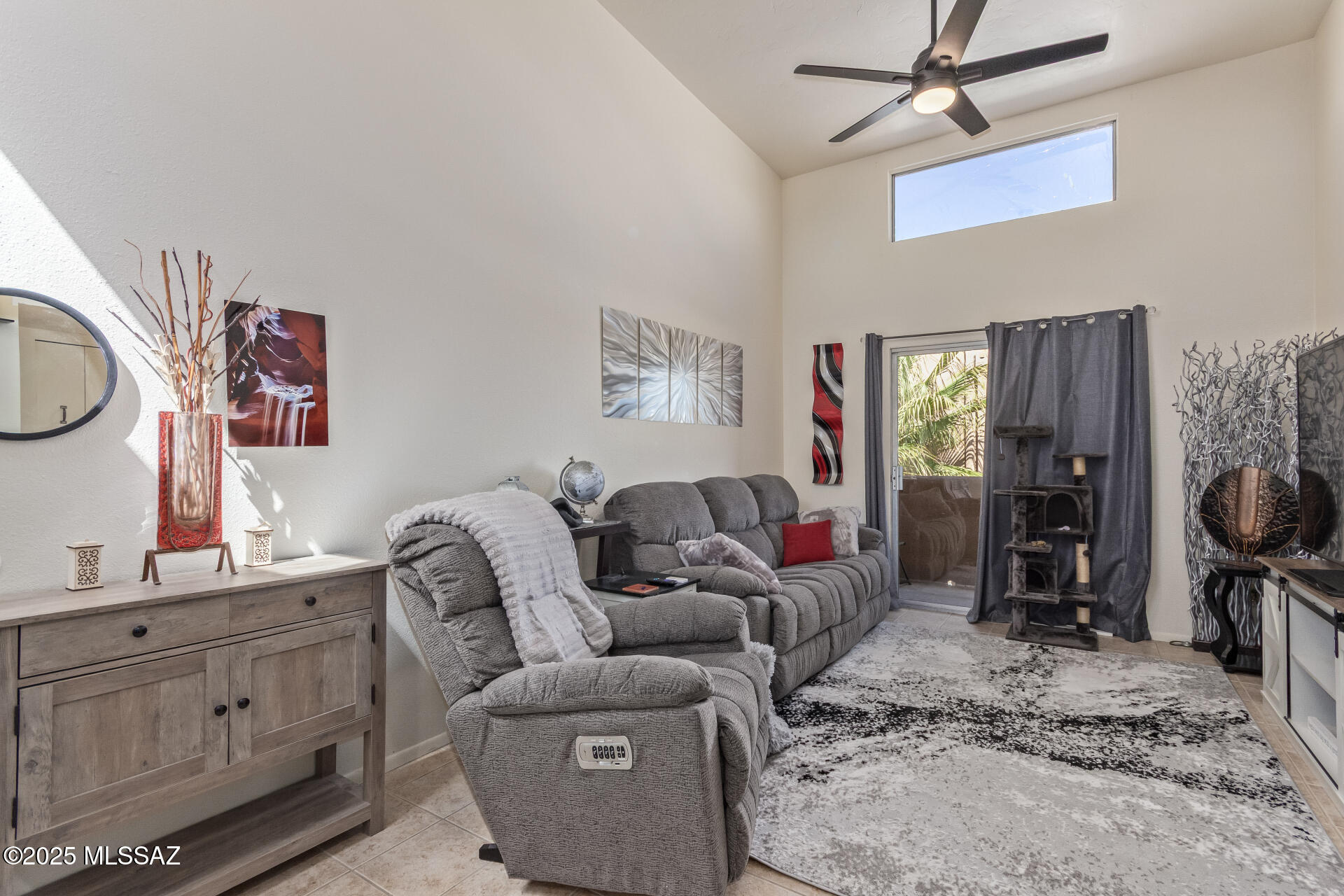1810 E Blacklidge Drive APT 827