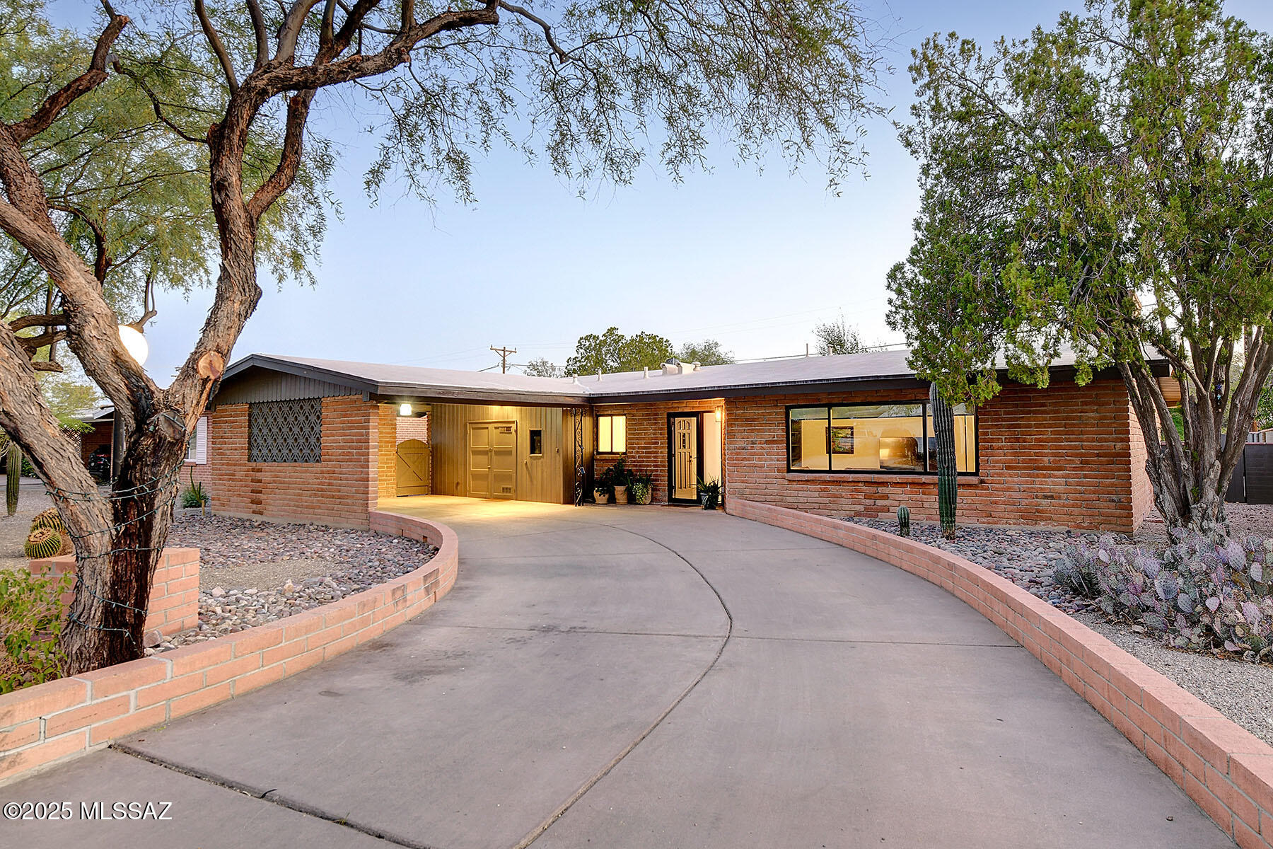 2031 E La Madera Drive