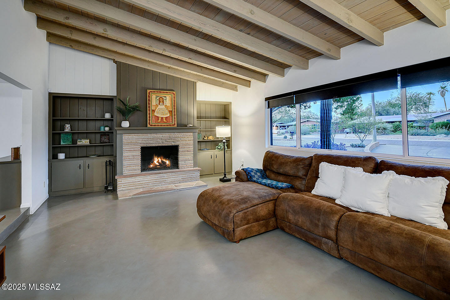 2031 E La Madera Drive