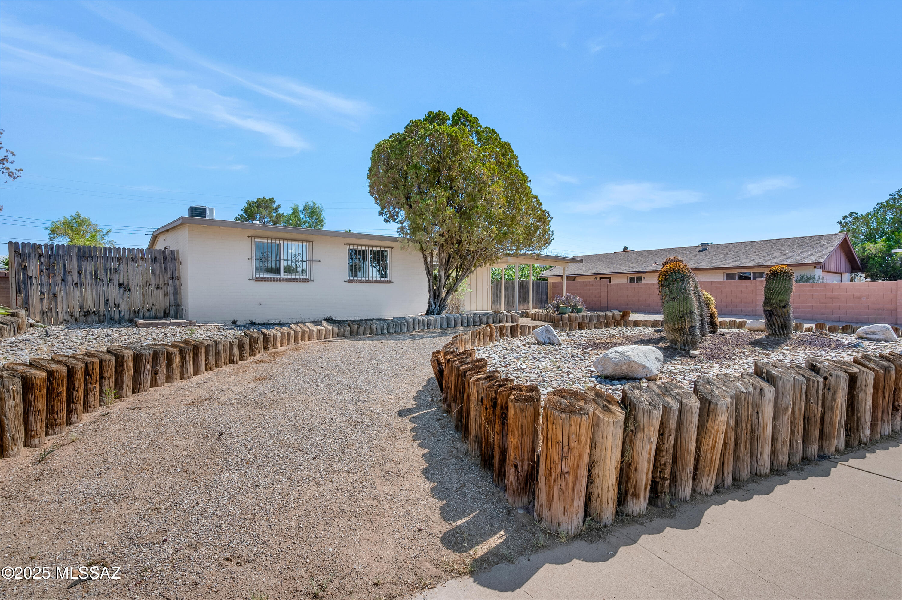6334 E Calle Luna