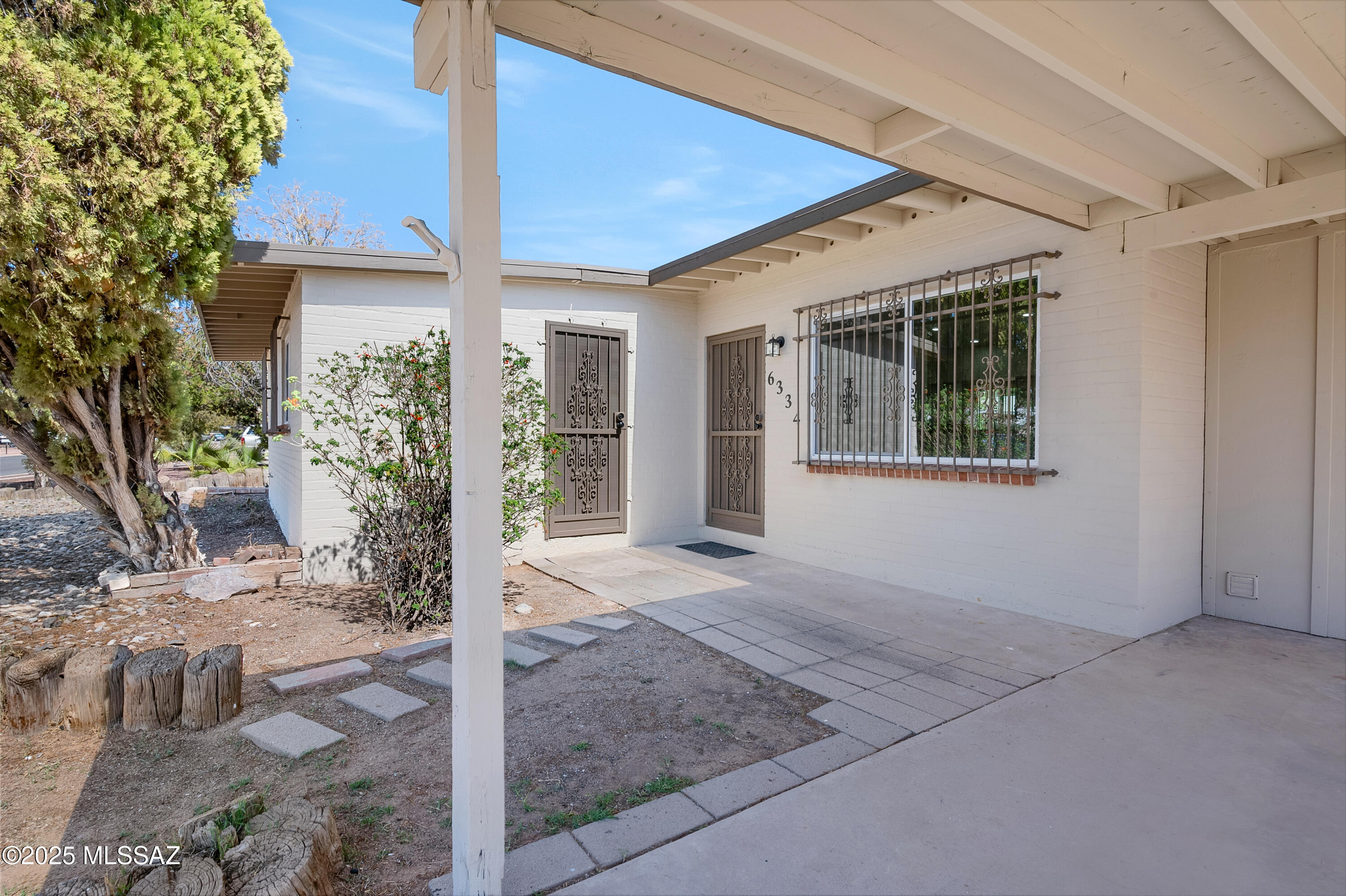 6334 E Calle Luna