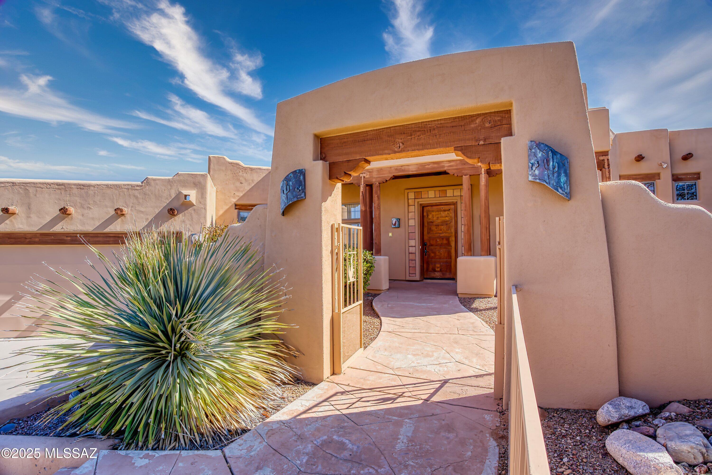 505 W Red Mountain Place