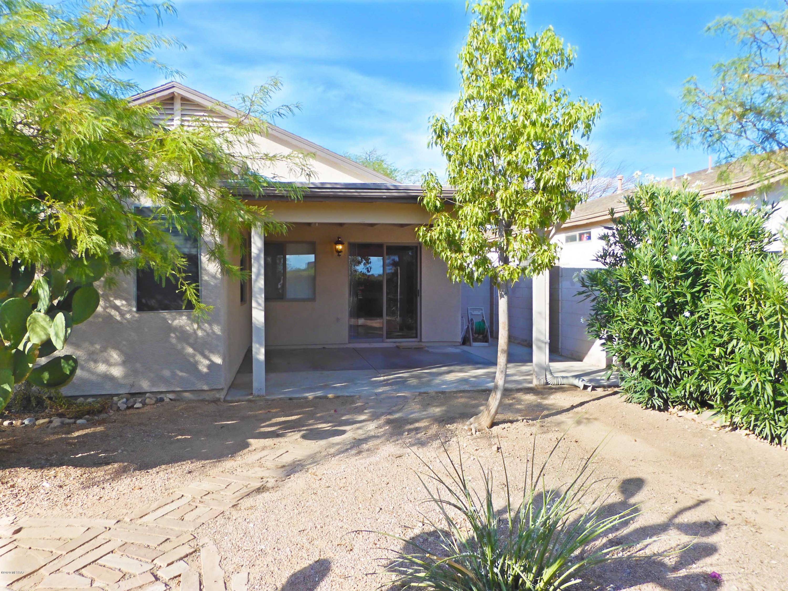 Hacienda Del Oro (1-879) - Residential Lease