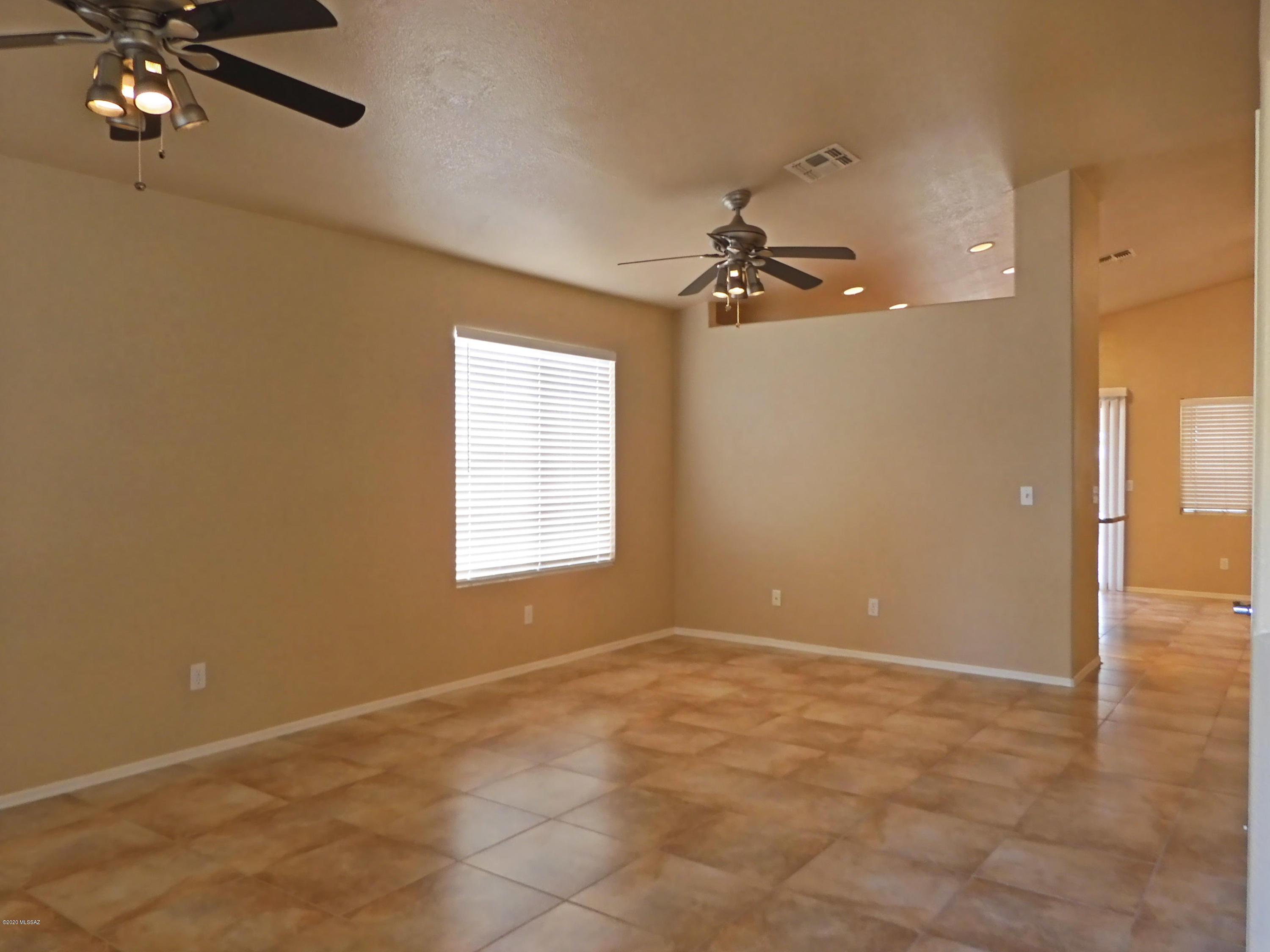 Hacienda Del Oro (1-879) - Residential Lease
