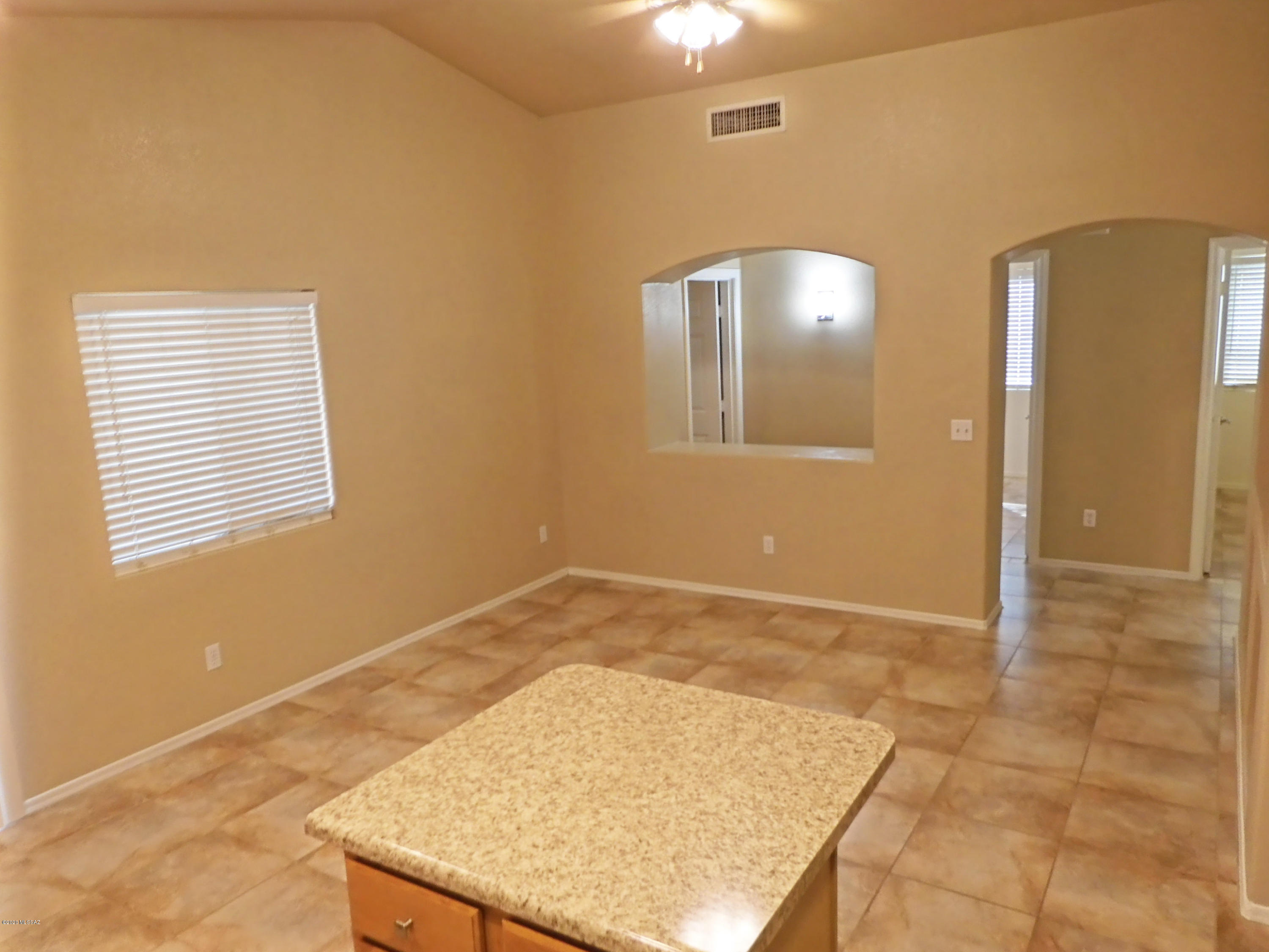 Hacienda Del Oro (1-879) - Residential Lease