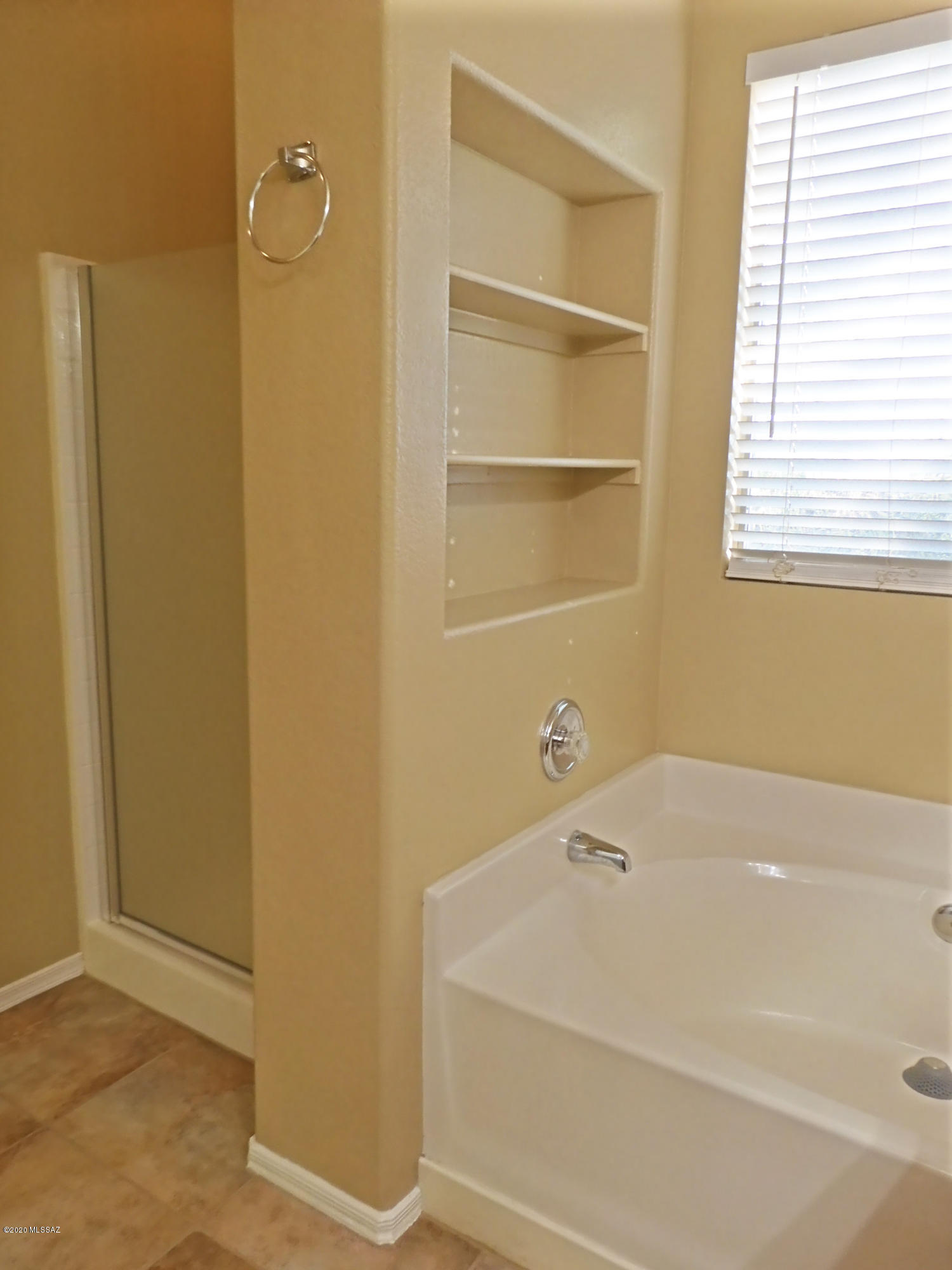 Hacienda Del Oro (1-879) - Residential Lease