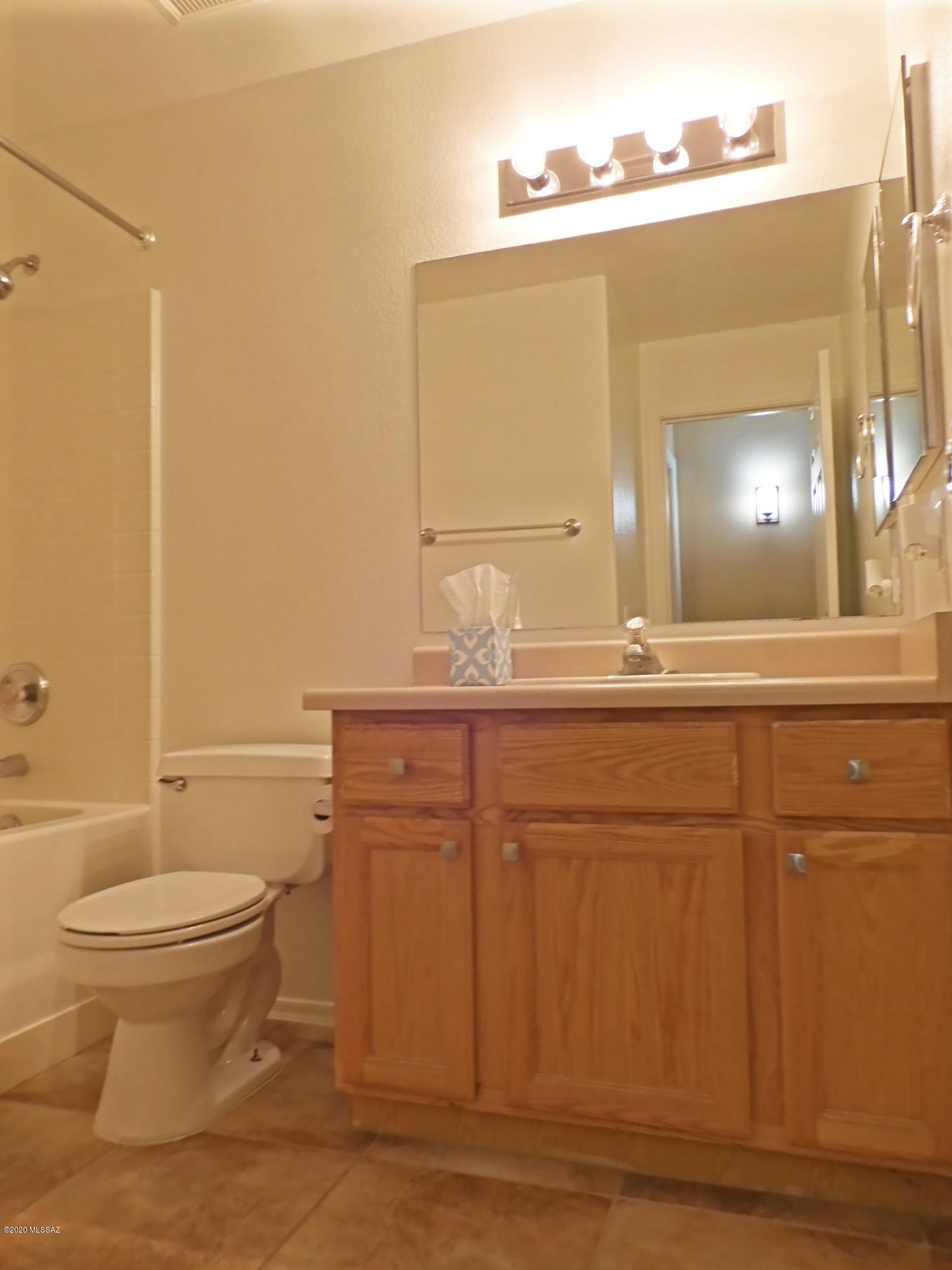 Hacienda Del Oro (1-879) - Residential Lease