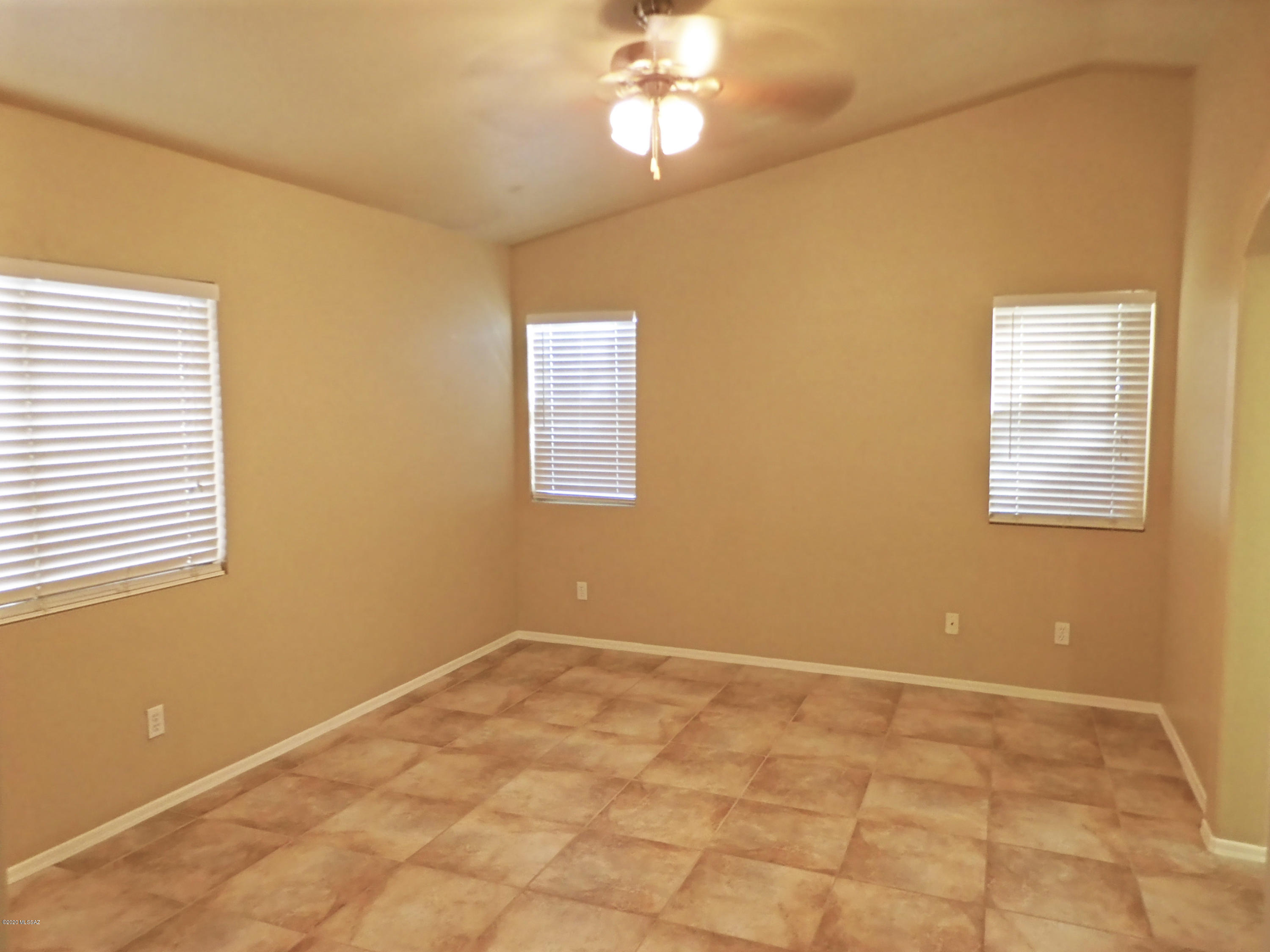 Hacienda Del Oro (1-879) - Residential Lease
