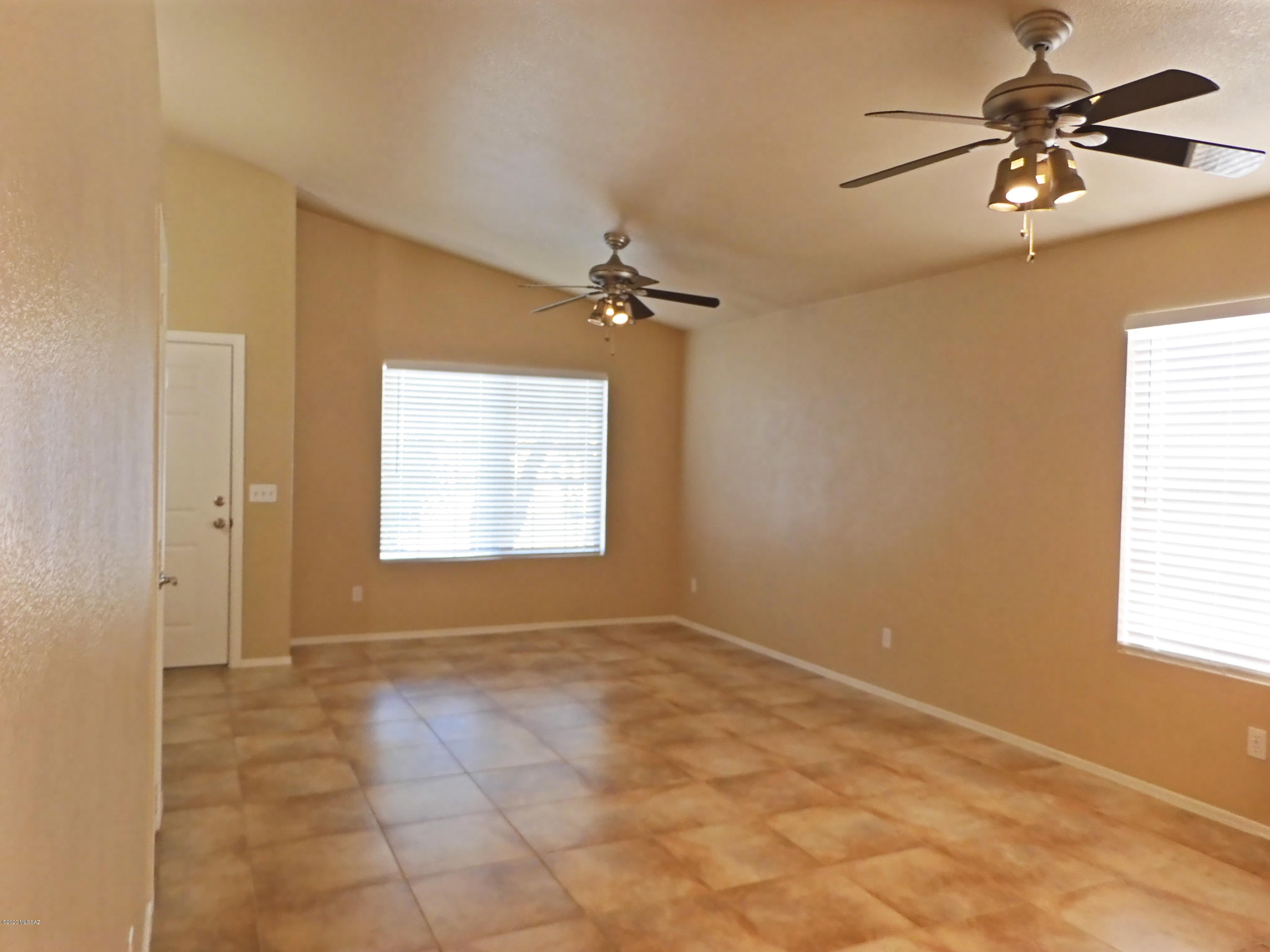 Hacienda Del Oro (1-879) - Residential Lease