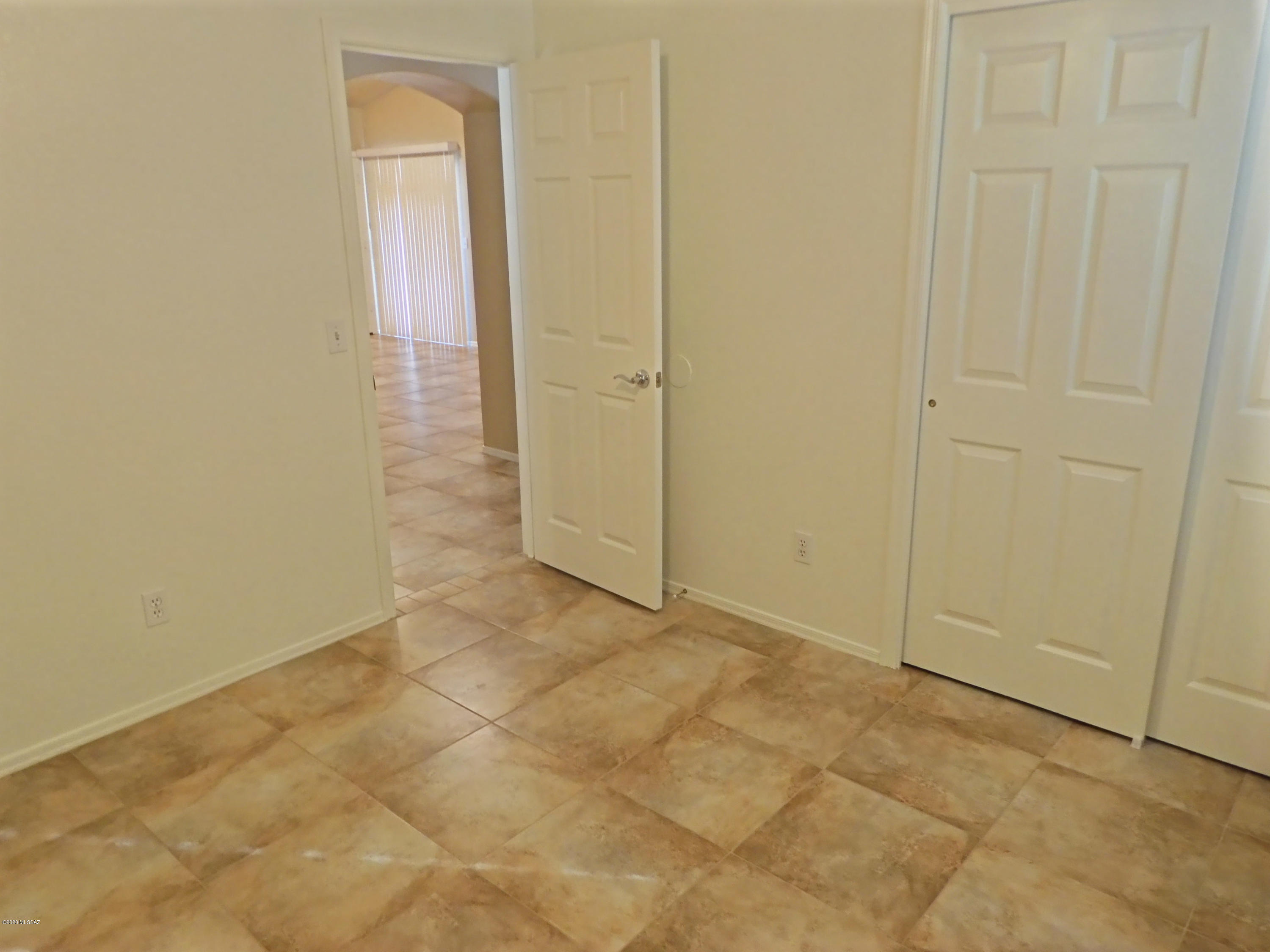 Hacienda Del Oro (1-879) - Residential Lease
