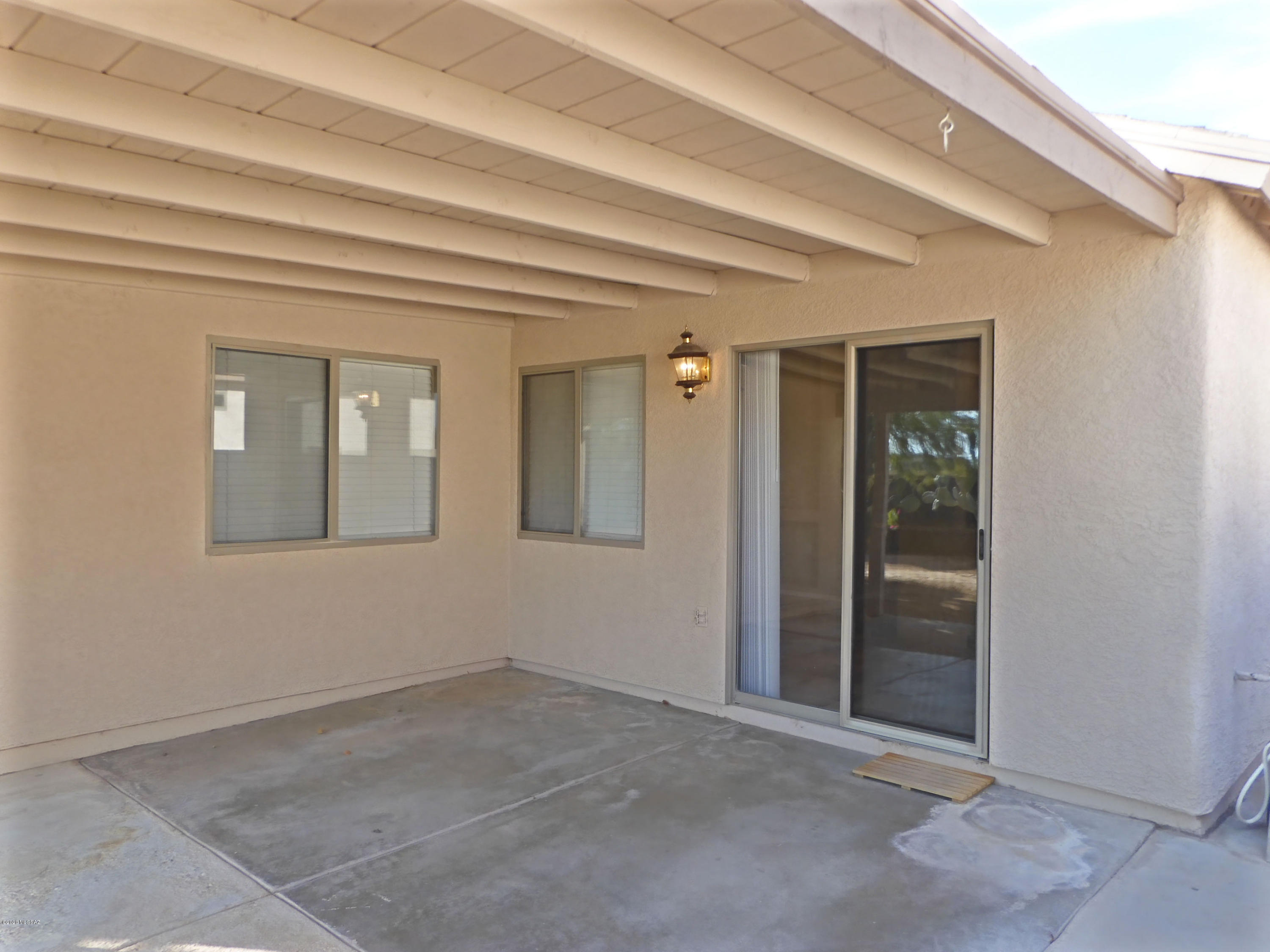 Hacienda Del Oro (1-879) - Residential Lease
