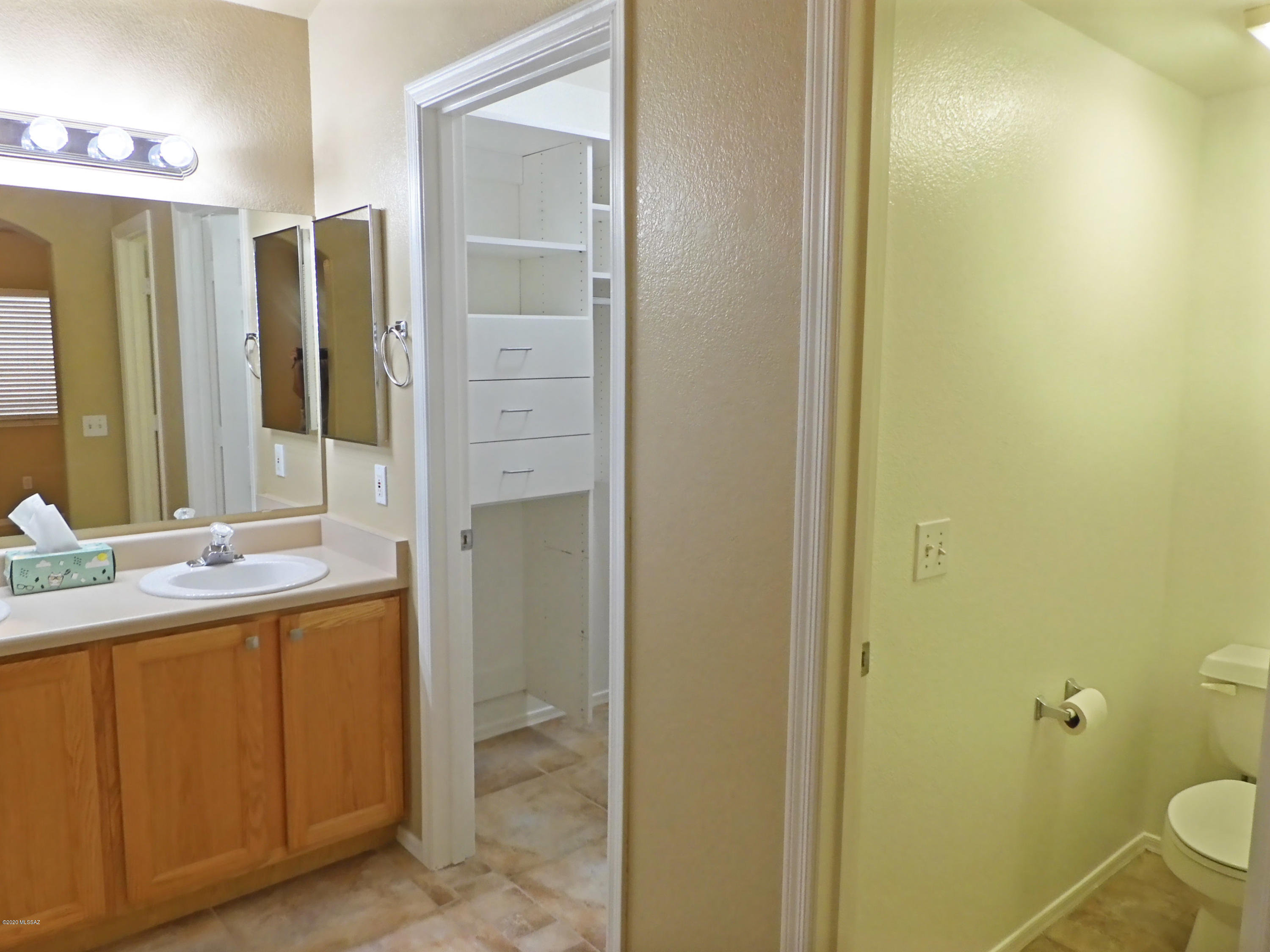 Hacienda Del Oro (1-879) - Residential Lease